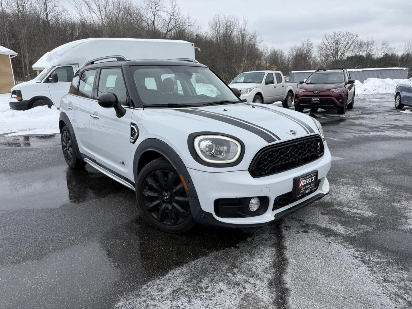 2018 White /Black Mini Countryman S ALL4 (WMZYT5C38J3) with an 2.0L I4 DOHC 16V TURBO engine, 6 Speed Manual transmission, located at 11115 Chardon Rd. , Chardon, OH, 44024, (440) 214-9705, 41.580246, -81.241943 - 2018 Mini Cooper S Countryman All4 – Turbocharged Thrills, Premium Features, and All-Weather Fun Experience driving excitement and standout style with this 2018 Mini Cooper S Countryman All4. Powered by a spirited 2.0L turbocharged I4 engine paired with an engaging 6-speed manual transmission, - Photo#2