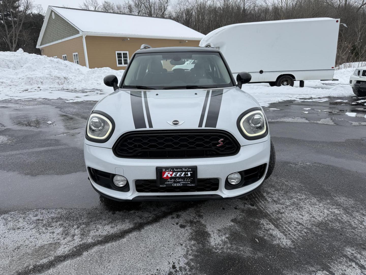 2018 White /Black Mini Countryman S ALL4 (WMZYT5C38J3) with an 2.0L I4 DOHC 16V TURBO engine, 6 Speed Manual transmission, located at 11115 Chardon Rd. , Chardon, OH, 44024, (440) 214-9705, 41.580246, -81.241943 - 2018 Mini Cooper S Countryman All4 – Turbocharged Thrills, Premium Features, and All-Weather Fun Experience driving excitement and standout style with this 2018 Mini Cooper S Countryman All4. Powered by a spirited 2.0L turbocharged I4 engine paired with an engaging 6-speed manual transmission, - Photo#1