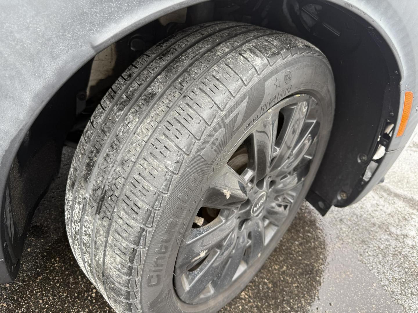 2018 White /Black Mini Countryman S ALL4 (WMZYT5C38J3) with an 2.0L I4 DOHC 16V TURBO engine, 6 Speed Manual transmission, located at 11115 Chardon Rd. , Chardon, OH, 44024, (440) 214-9705, 41.580246, -81.241943 - 2018 Mini Cooper S Countryman All4 – Turbocharged Thrills, Premium Features, and All-Weather Fun Experience driving excitement and standout style with this 2018 Mini Cooper S Countryman All4. Powered by a spirited 2.0L turbocharged I4 engine paired with an engaging 6-speed manual transmission, - Photo#5