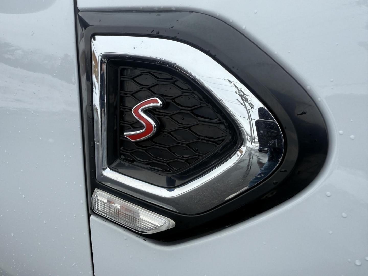 2018 White /Black Mini Countryman S ALL4 (WMZYT5C38J3) with an 2.0L I4 DOHC 16V TURBO engine, 6 Speed Manual transmission, located at 11115 Chardon Rd. , Chardon, OH, 44024, (440) 214-9705, 41.580246, -81.241943 - 2018 Mini Cooper S Countryman All4 – Turbocharged Thrills, Premium Features, and All-Weather Fun Experience driving excitement and standout style with this 2018 Mini Cooper S Countryman All4. Powered by a spirited 2.0L turbocharged I4 engine paired with an engaging 6-speed manual transmission, - Photo#6