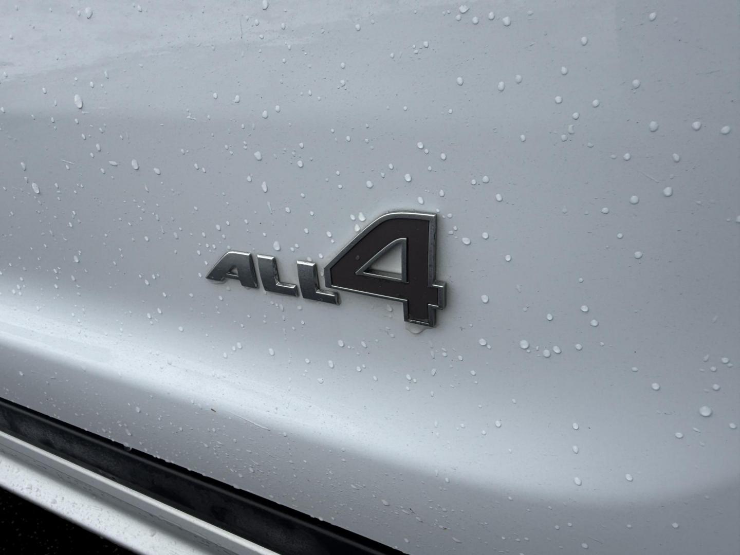 2018 White /Black Mini Countryman S ALL4 (WMZYT5C38J3) with an 2.0L I4 DOHC 16V TURBO engine, 6 Speed Manual transmission, located at 11115 Chardon Rd. , Chardon, OH, 44024, (440) 214-9705, 41.580246, -81.241943 - 2018 Mini Cooper S Countryman All4 – Turbocharged Thrills, Premium Features, and All-Weather Fun Experience driving excitement and standout style with this 2018 Mini Cooper S Countryman All4. Powered by a spirited 2.0L turbocharged I4 engine paired with an engaging 6-speed manual transmission, - Photo#7