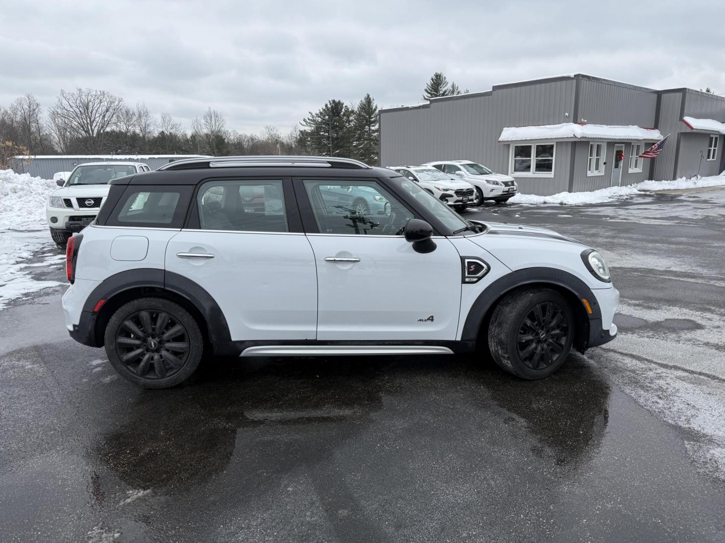 2018 White /Black Mini Countryman S ALL4 (WMZYT5C38J3) with an 2.0L I4 DOHC 16V TURBO engine, 6 Speed Manual transmission, located at 11115 Chardon Rd. , Chardon, OH, 44024, (440) 214-9705, 41.580246, -81.241943 - 2018 Mini Cooper S Countryman All4 – Turbocharged Thrills, Premium Features, and All-Weather Fun Experience driving excitement and standout style with this 2018 Mini Cooper S Countryman All4. Powered by a spirited 2.0L turbocharged I4 engine paired with an engaging 6-speed manual transmission, - Photo#21