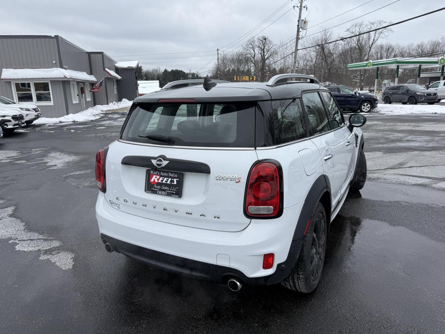 2018 White /Black Mini Countryman S ALL4 (WMZYT5C38J3) with an 2.0L I4 DOHC 16V TURBO engine, 6 Speed Manual transmission, located at 11115 Chardon Rd. , Chardon, OH, 44024, (440) 214-9705, 41.580246, -81.241943 - 2018 Mini Cooper S Countryman All4 – Turbocharged Thrills, Premium Features, and All-Weather Fun Experience driving excitement and standout style with this 2018 Mini Cooper S Countryman All4. Powered by a spirited 2.0L turbocharged I4 engine paired with an engaging 6-speed manual transmission, - Photo#23