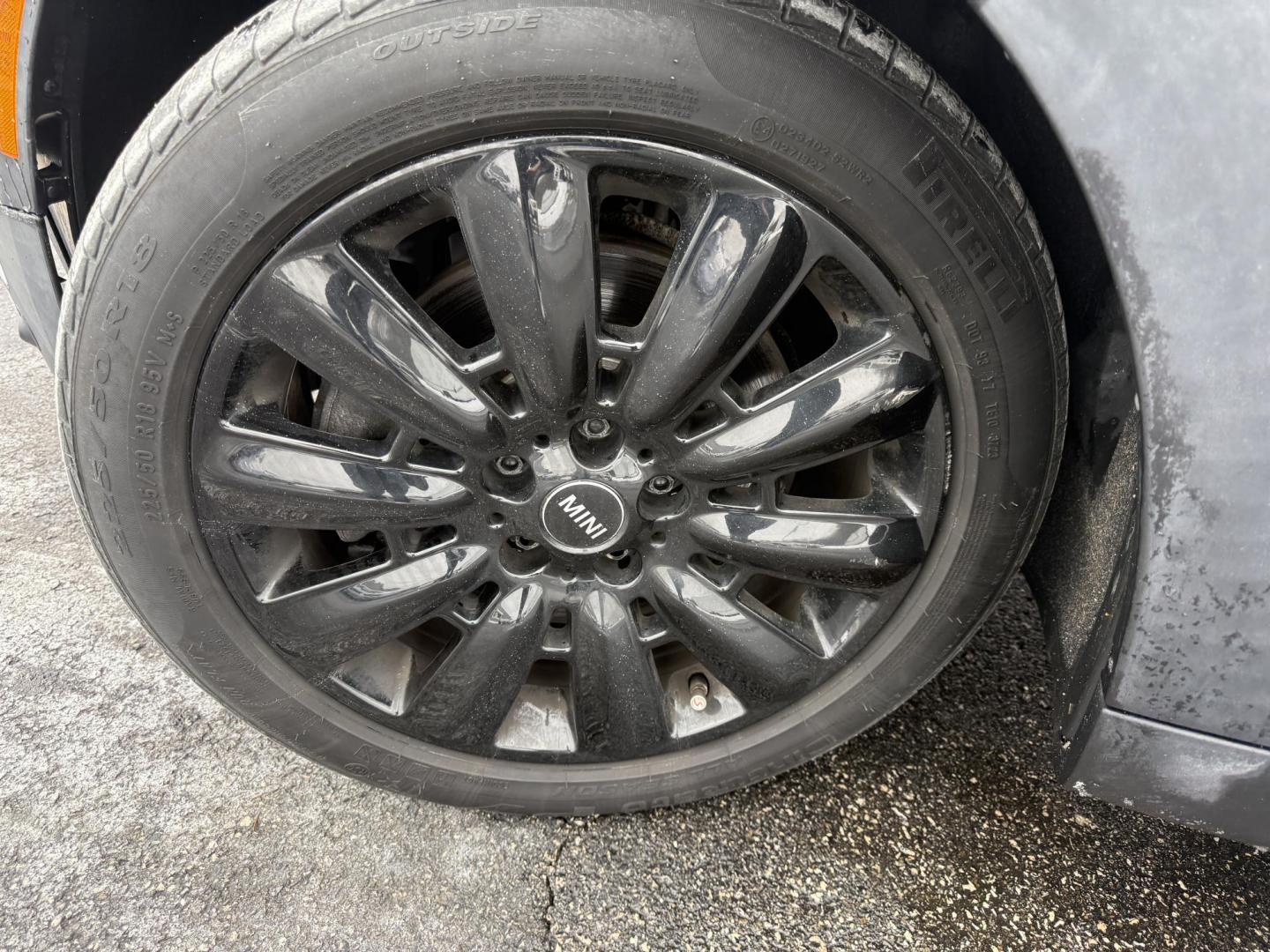 2018 White /Black Mini Countryman S ALL4 (WMZYT5C38J3) with an 2.0L I4 DOHC 16V TURBO engine, 6 Speed Manual transmission, located at 11115 Chardon Rd. , Chardon, OH, 44024, (440) 214-9705, 41.580246, -81.241943 - 2018 Mini Cooper S Countryman All4 – Turbocharged Thrills, Premium Features, and All-Weather Fun Experience driving excitement and standout style with this 2018 Mini Cooper S Countryman All4. Powered by a spirited 2.0L turbocharged I4 engine paired with an engaging 6-speed manual transmission, - Photo#29