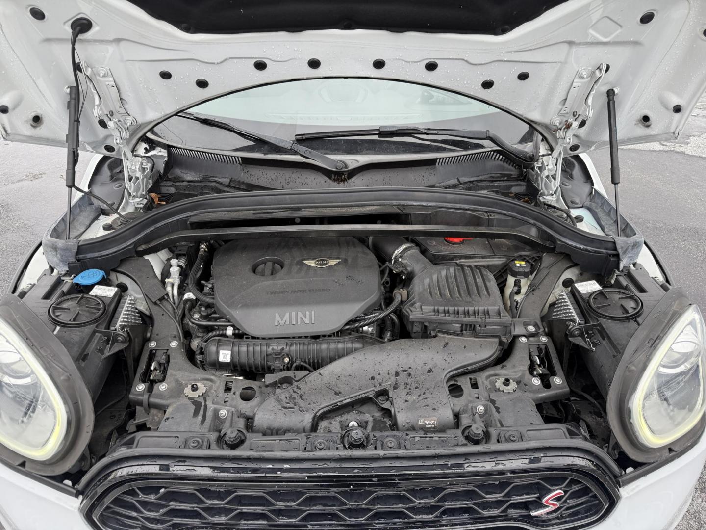 2018 White /Black Mini Countryman S ALL4 (WMZYT5C38J3) with an 2.0L I4 DOHC 16V TURBO engine, 6 Speed Manual transmission, located at 11115 Chardon Rd. , Chardon, OH, 44024, (440) 214-9705, 41.580246, -81.241943 - 2018 Mini Cooper S Countryman All4 – Turbocharged Thrills, Premium Features, and All-Weather Fun Experience driving excitement and standout style with this 2018 Mini Cooper S Countryman All4. Powered by a spirited 2.0L turbocharged I4 engine paired with an engaging 6-speed manual transmission, - Photo#8