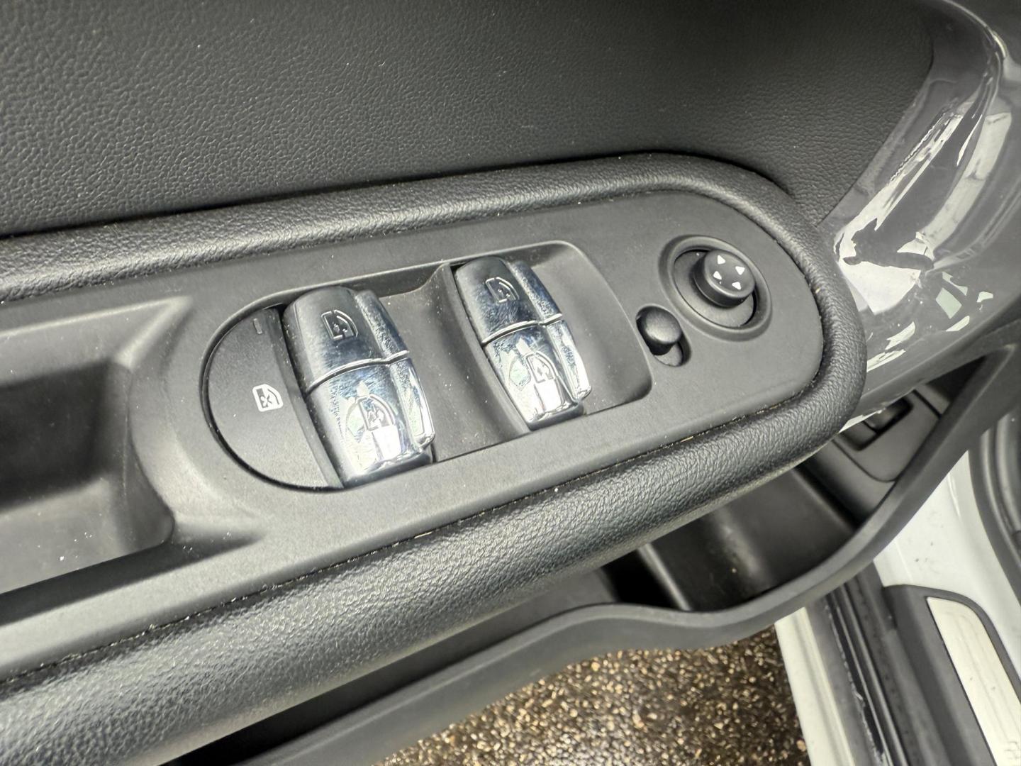 2018 White /Black Mini Countryman S ALL4 (WMZYT5C38J3) with an 2.0L I4 DOHC 16V TURBO engine, 6 Speed Manual transmission, located at 11115 Chardon Rd. , Chardon, OH, 44024, (440) 214-9705, 41.580246, -81.241943 - 2018 Mini Cooper S Countryman All4 – Turbocharged Thrills, Premium Features, and All-Weather Fun Experience driving excitement and standout style with this 2018 Mini Cooper S Countryman All4. Powered by a spirited 2.0L turbocharged I4 engine paired with an engaging 6-speed manual transmission, - Photo#33