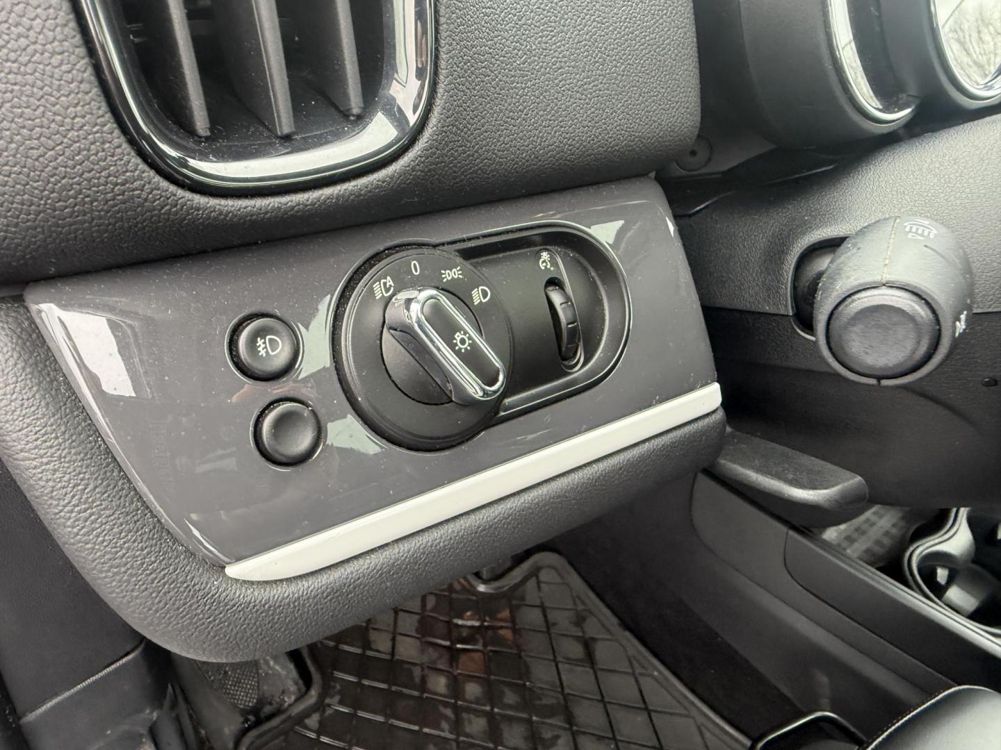 2018 White /Black Mini Countryman S ALL4 (WMZYT5C38J3) with an 2.0L I4 DOHC 16V TURBO engine, 6 Speed Manual transmission, located at 11115 Chardon Rd. , Chardon, OH, 44024, (440) 214-9705, 41.580246, -81.241943 - 2018 Mini Cooper S Countryman All4 – Turbocharged Thrills, Premium Features, and All-Weather Fun Experience driving excitement and standout style with this 2018 Mini Cooper S Countryman All4. Powered by a spirited 2.0L turbocharged I4 engine paired with an engaging 6-speed manual transmission, - Photo#37