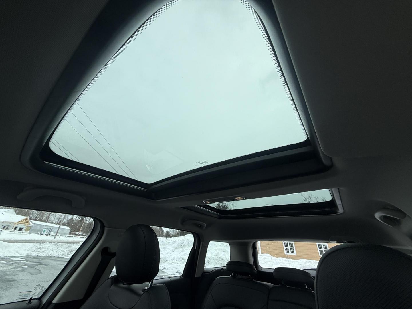 2018 White /Black Mini Countryman S ALL4 (WMZYT5C38J3) with an 2.0L I4 DOHC 16V TURBO engine, 6 Speed Manual transmission, located at 11115 Chardon Rd. , Chardon, OH, 44024, (440) 214-9705, 41.580246, -81.241943 - 2018 Mini Cooper S Countryman All4 – Turbocharged Thrills, Premium Features, and All-Weather Fun Experience driving excitement and standout style with this 2018 Mini Cooper S Countryman All4. Powered by a spirited 2.0L turbocharged I4 engine paired with an engaging 6-speed manual transmission, - Photo#16