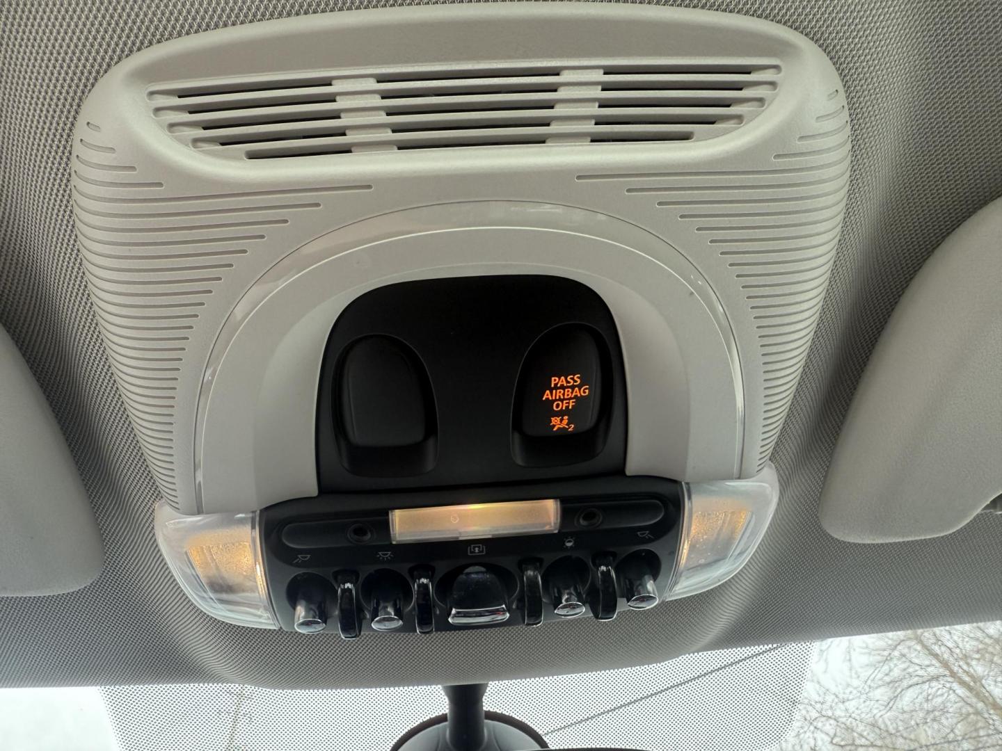 2018 White /Black Mini Countryman S ALL4 (WMZYT5C38J3) with an 2.0L I4 DOHC 16V TURBO engine, 6 Speed Manual transmission, located at 11115 Chardon Rd. , Chardon, OH, 44024, (440) 214-9705, 41.580246, -81.241943 - 2018 Mini Cooper S Countryman All4 – Turbocharged Thrills, Premium Features, and All-Weather Fun Experience driving excitement and standout style with this 2018 Mini Cooper S Countryman All4. Powered by a spirited 2.0L turbocharged I4 engine paired with an engaging 6-speed manual transmission, - Photo#38