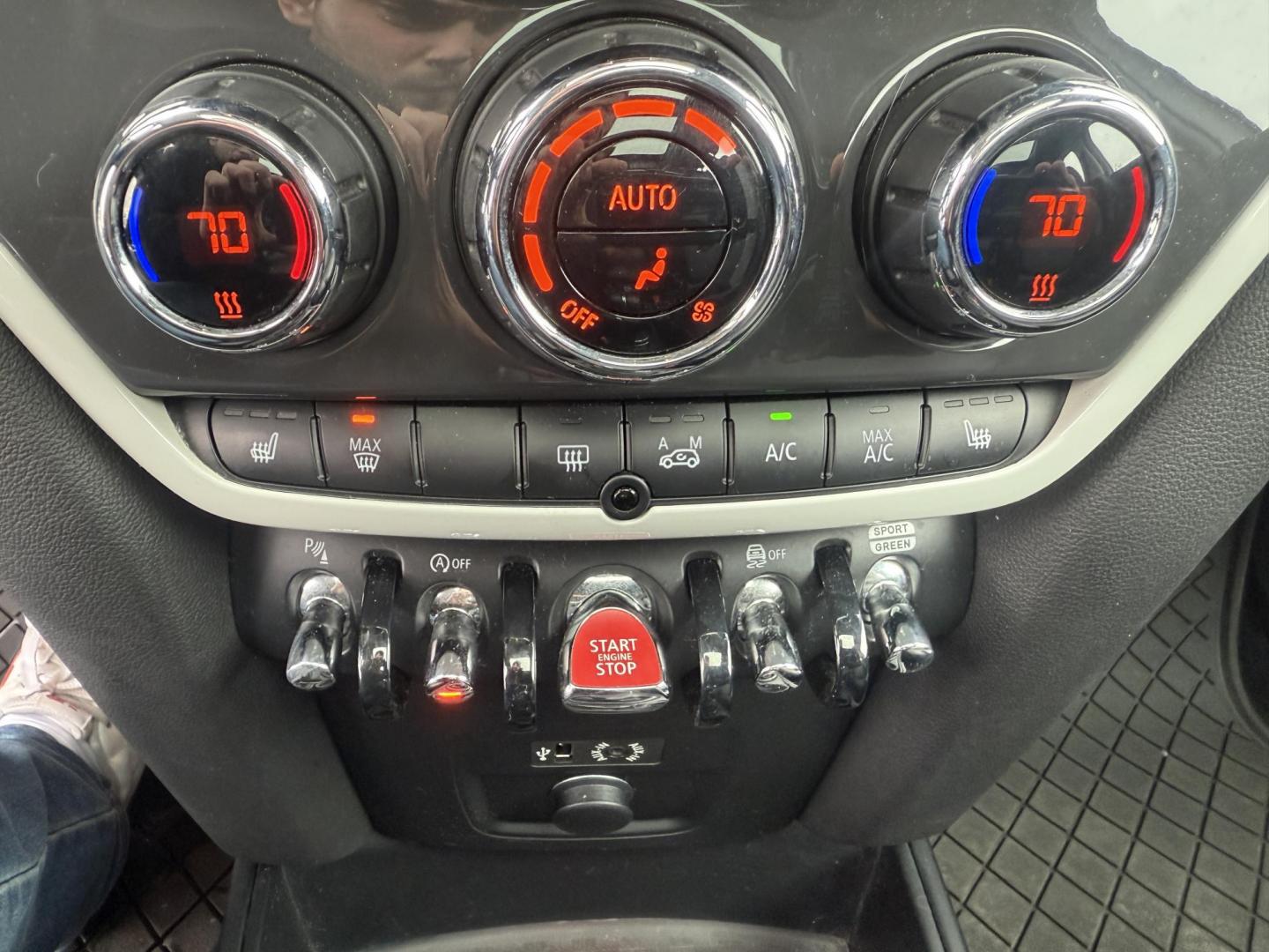 2018 White /Black Mini Countryman S ALL4 (WMZYT5C38J3) with an 2.0L I4 DOHC 16V TURBO engine, 6 Speed Manual transmission, located at 11115 Chardon Rd. , Chardon, OH, 44024, (440) 214-9705, 41.580246, -81.241943 - 2018 Mini Cooper S Countryman All4 – Turbocharged Thrills, Premium Features, and All-Weather Fun Experience driving excitement and standout style with this 2018 Mini Cooper S Countryman All4. Powered by a spirited 2.0L turbocharged I4 engine paired with an engaging 6-speed manual transmission, - Photo#17