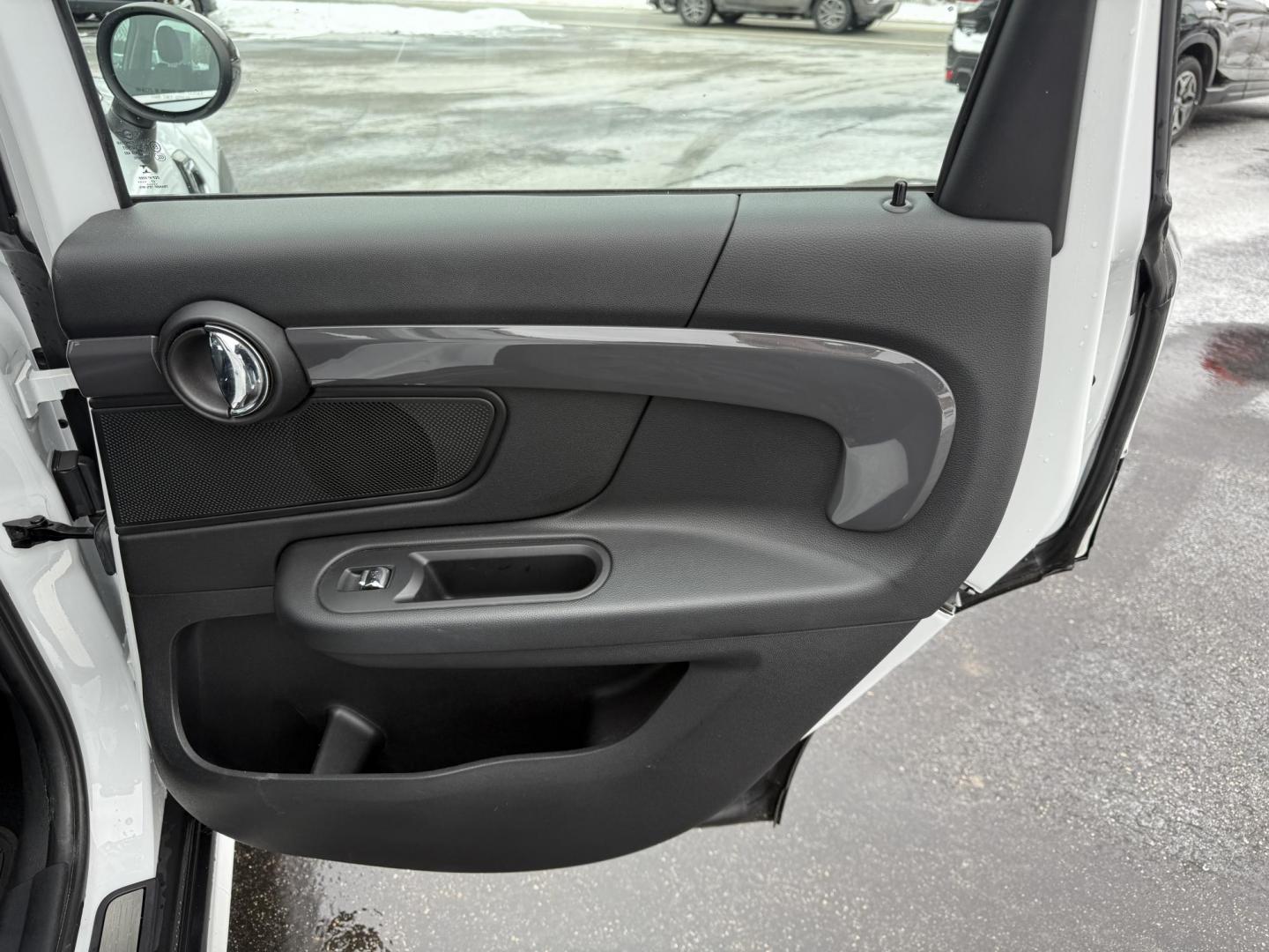 2018 White /Black Mini Countryman S ALL4 (WMZYT5C38J3) with an 2.0L I4 DOHC 16V TURBO engine, 6 Speed Manual transmission, located at 11115 Chardon Rd. , Chardon, OH, 44024, (440) 214-9705, 41.580246, -81.241943 - 2018 Mini Cooper S Countryman All4 – Turbocharged Thrills, Premium Features, and All-Weather Fun Experience driving excitement and standout style with this 2018 Mini Cooper S Countryman All4. Powered by a spirited 2.0L turbocharged I4 engine paired with an engaging 6-speed manual transmission, - Photo#45