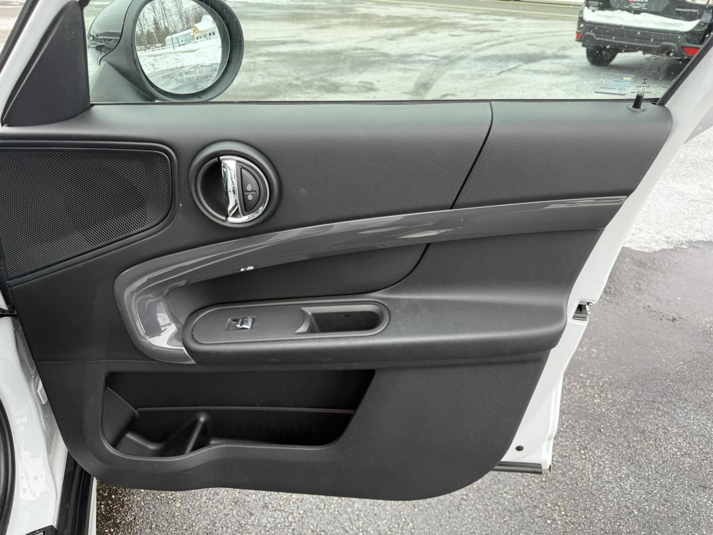 2018 White /Black Mini Countryman S ALL4 (WMZYT5C38J3) with an 2.0L I4 DOHC 16V TURBO engine, 6 Speed Manual transmission, located at 11115 Chardon Rd. , Chardon, OH, 44024, (440) 214-9705, 41.580246, -81.241943 - 2018 Mini Cooper S Countryman All4 – Turbocharged Thrills, Premium Features, and All-Weather Fun Experience driving excitement and standout style with this 2018 Mini Cooper S Countryman All4. Powered by a spirited 2.0L turbocharged I4 engine paired with an engaging 6-speed manual transmission, - Photo#50