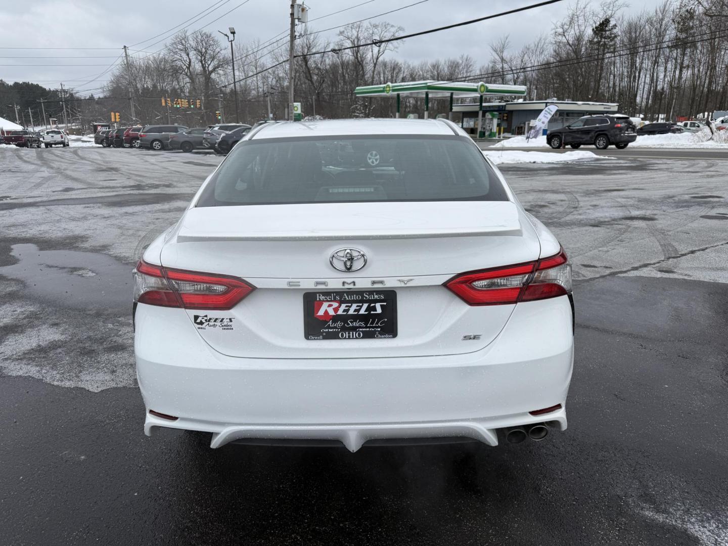 2018 White /Black Toyota Camry SE (4T1B11HK4JU) with an 2.5L I4 DOHC 16V engine, Automatic transmission, located at 11115 Chardon Rd. , Chardon, OH, 44024, (440) 214-9705, 41.580246, -81.241943 - 2018 Toyota Camry SE – Sporty Style, Impressive Efficiency, and Advanced Safety Elevate your daily drive with this 2018 Toyota Camry SE, where dynamic performance meets exceptional efficiency. Powered by a responsive 2.5L I4 engine and an 8-speed automatic transmission, this Camry delivers an i - Photo#18