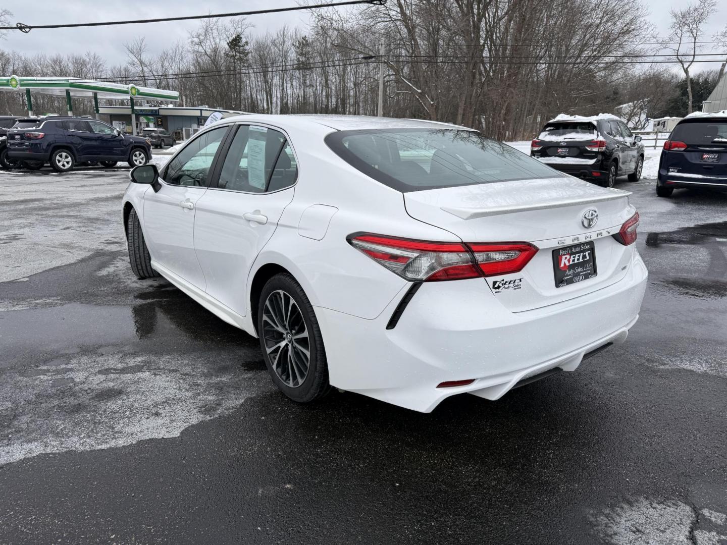 2018 White /Black Toyota Camry SE (4T1B11HK4JU) with an 2.5L I4 DOHC 16V engine, Automatic transmission, located at 11115 Chardon Rd. , Chardon, OH, 44024, (440) 214-9705, 41.580246, -81.241943 - 2018 Toyota Camry SE – Sporty Style, Impressive Efficiency, and Advanced Safety Elevate your daily drive with this 2018 Toyota Camry SE, where dynamic performance meets exceptional efficiency. Powered by a responsive 2.5L I4 engine and an 8-speed automatic transmission, this Camry delivers an i - Photo#19