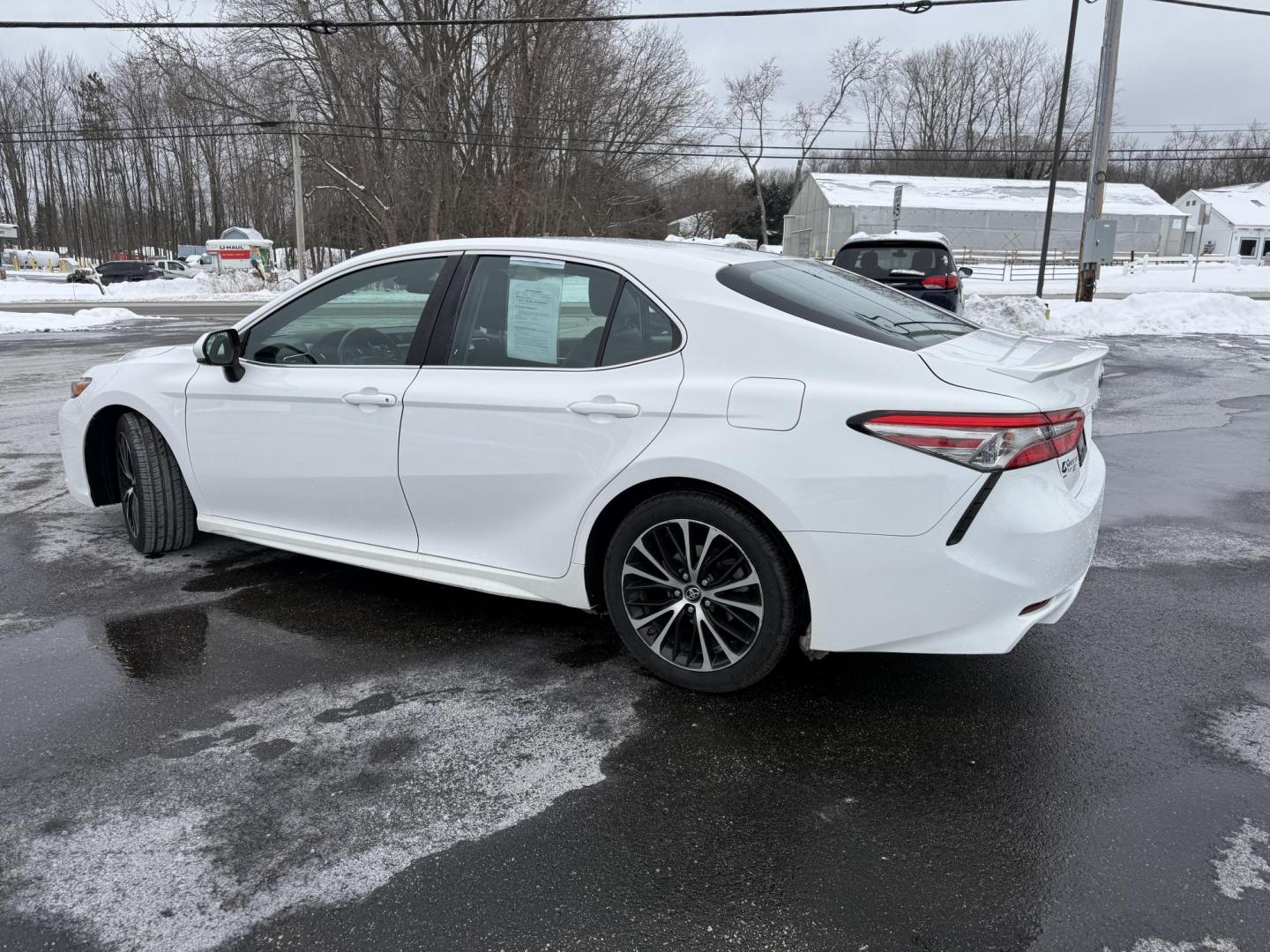2018 White /Black Toyota Camry SE (4T1B11HK4JU) with an 2.5L I4 DOHC 16V engine, Automatic transmission, located at 11115 Chardon Rd. , Chardon, OH, 44024, (440) 214-9705, 41.580246, -81.241943 - 2018 Toyota Camry SE – Sporty Style, Impressive Efficiency, and Advanced Safety Elevate your daily drive with this 2018 Toyota Camry SE, where dynamic performance meets exceptional efficiency. Powered by a responsive 2.5L I4 engine and an 8-speed automatic transmission, this Camry delivers an i - Photo#20