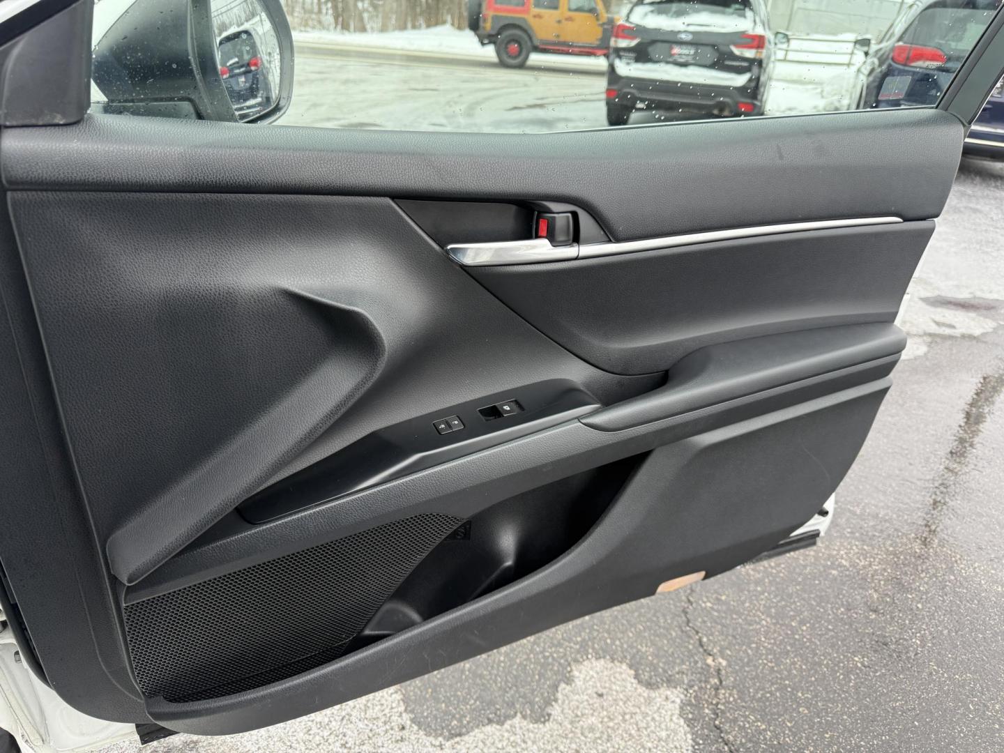 2018 White /Black Toyota Camry SE (4T1B11HK4JU) with an 2.5L I4 DOHC 16V engine, Automatic transmission, located at 11115 Chardon Rd. , Chardon, OH, 44024, (440) 214-9705, 41.580246, -81.241943 - 2018 Toyota Camry SE – Sporty Style, Impressive Efficiency, and Advanced Safety Elevate your daily drive with this 2018 Toyota Camry SE, where dynamic performance meets exceptional efficiency. Powered by a responsive 2.5L I4 engine and an 8-speed automatic transmission, this Camry delivers an i - Photo#42