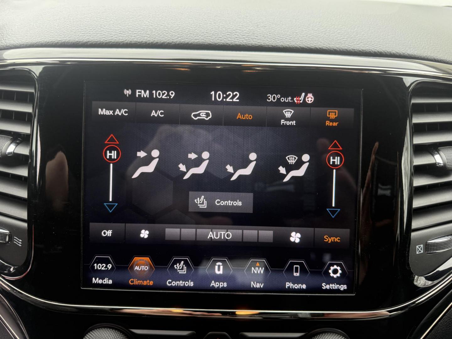 2020 Blue /Black Jeep Grand Cherokee Limited X 4WD (1C4RJFBGXLC) with an 3.6L V6 DOHC 24V engine, Automatic transmission, located at 547 E. Main St., Orwell, OH, 44076, (440) 437-5893, 41.535435, -80.847855 - 2020 Jeep Grand Cherokee Limited X – Premium Luxury, Advanced Safety, and All-Weather Capability Experience the perfect blend of power, comfort, and technology in this 2020 Jeep Grand Cherokee Limited X. Equipped with the legendary 3.6L Pentastar V6 engine and an efficient 8-speed automatic tra - Photo#9