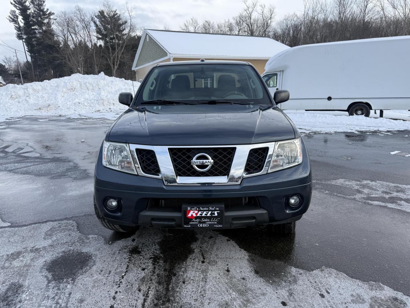 2015 Blue /Gray Nissan Frontier SV Crew Cab 5AT 4WD (1N6AD0EV1FN) with an 4.0L V6 DOHC 24V engine, Automatic transmission, located at 11115 Chardon Rd. , Chardon, OH, 44024, (440) 214-9705, 41.580246, -81.241943 - One Owner ---- 2015 Nissan Frontier SV Crew Cab 4WD – Rugged Durability, Smart Features, and Trusted Capability Tackle every job and adventure with confidence in this 2015 Nissan Frontier SV Crew Cab 4WD. Powered by a robust 4.0L V6 engine and a smooth 5-speed automatic transmission, this truck - Photo#1