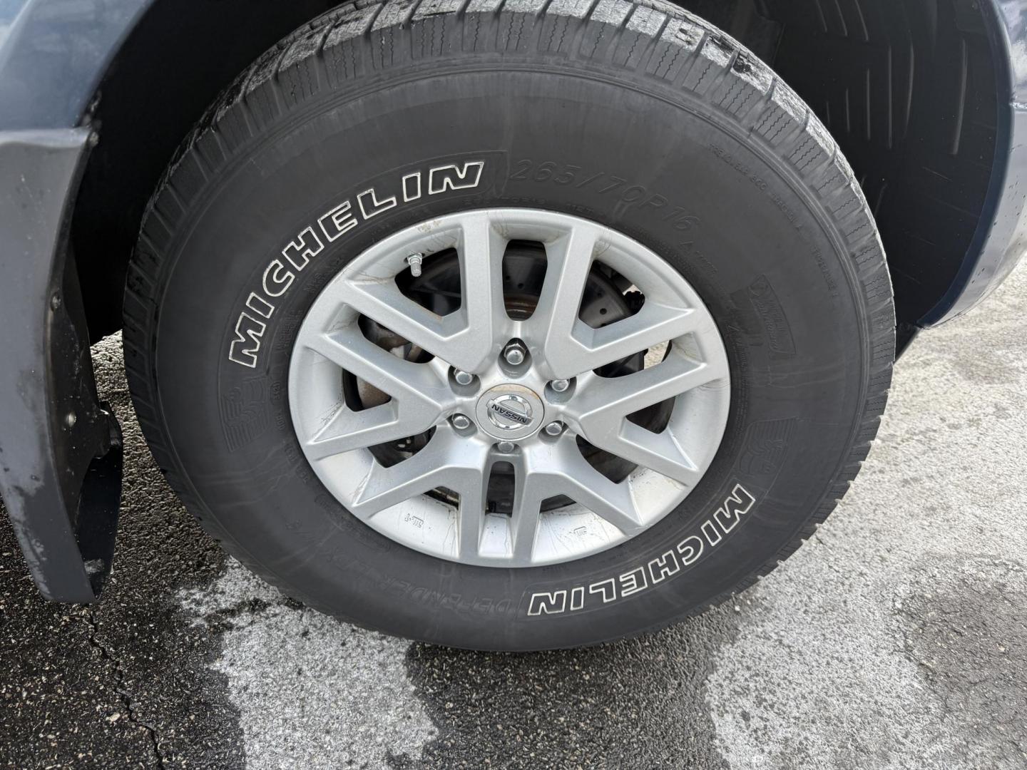 2015 Blue /Gray Nissan Frontier SV Crew Cab 5AT 4WD (1N6AD0EV1FN) with an 4.0L V6 DOHC 24V engine, Automatic transmission, located at 11115 Chardon Rd. , Chardon, OH, 44024, (440) 214-9705, 41.580246, -81.241943 - One Owner ---- 2015 Nissan Frontier SV Crew Cab 4WD – Rugged Durability, Smart Features, and Trusted Capability Tackle every job and adventure with confidence in this 2015 Nissan Frontier SV Crew Cab 4WD. Powered by a robust 4.0L V6 engine and a smooth 5-speed automatic transmission, this truck - Photo#5