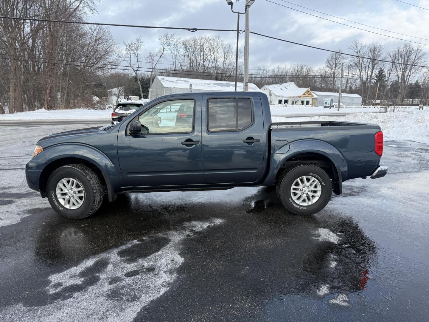 2015 Blue /Gray Nissan Frontier SV Crew Cab 5AT 4WD (1N6AD0EV1FN) with an 4.0L V6 DOHC 24V engine, Automatic transmission, located at 11115 Chardon Rd. , Chardon, OH, 44024, (440) 214-9705, 41.580246, -81.241943 - One Owner ---- 2015 Nissan Frontier SV Crew Cab 4WD – Rugged Durability, Smart Features, and Trusted Capability Tackle every job and adventure with confidence in this 2015 Nissan Frontier SV Crew Cab 4WD. Powered by a robust 4.0L V6 engine and a smooth 5-speed automatic transmission, this truck - Photo#23