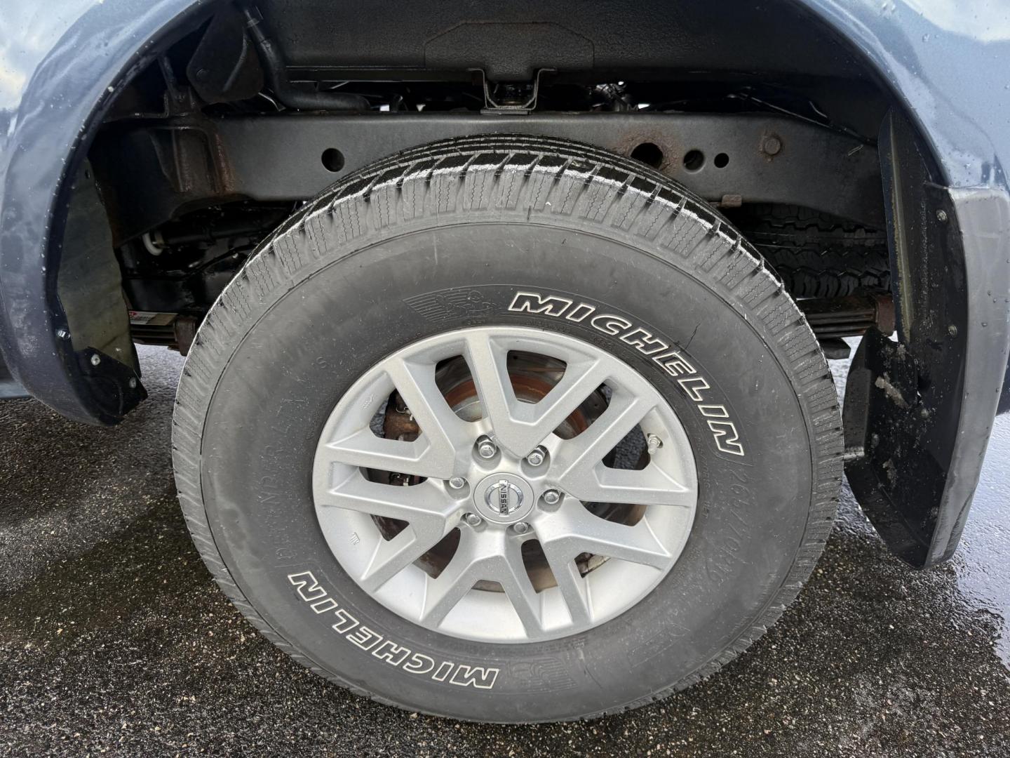 2015 Blue /Gray Nissan Frontier SV Crew Cab 5AT 4WD (1N6AD0EV1FN) with an 4.0L V6 DOHC 24V engine, Automatic transmission, located at 11115 Chardon Rd. , Chardon, OH, 44024, (440) 214-9705, 41.580246, -81.241943 - One Owner ---- 2015 Nissan Frontier SV Crew Cab 4WD – Rugged Durability, Smart Features, and Trusted Capability Tackle every job and adventure with confidence in this 2015 Nissan Frontier SV Crew Cab 4WD. Powered by a robust 4.0L V6 engine and a smooth 5-speed automatic transmission, this truck - Photo#22