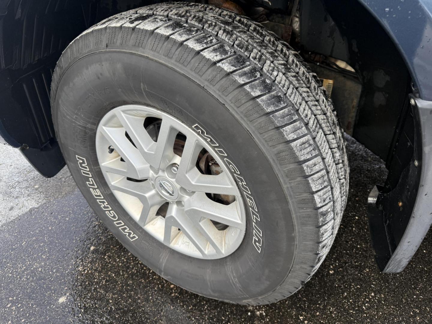 2015 Blue /Gray Nissan Frontier SV Crew Cab 5AT 4WD (1N6AD0EV1FN) with an 4.0L V6 DOHC 24V engine, Automatic transmission, located at 11115 Chardon Rd. , Chardon, OH, 44024, (440) 214-9705, 41.580246, -81.241943 - One Owner ---- 2015 Nissan Frontier SV Crew Cab 4WD – Rugged Durability, Smart Features, and Trusted Capability Tackle every job and adventure with confidence in this 2015 Nissan Frontier SV Crew Cab 4WD. Powered by a robust 4.0L V6 engine and a smooth 5-speed automatic transmission, this truck - Photo#24