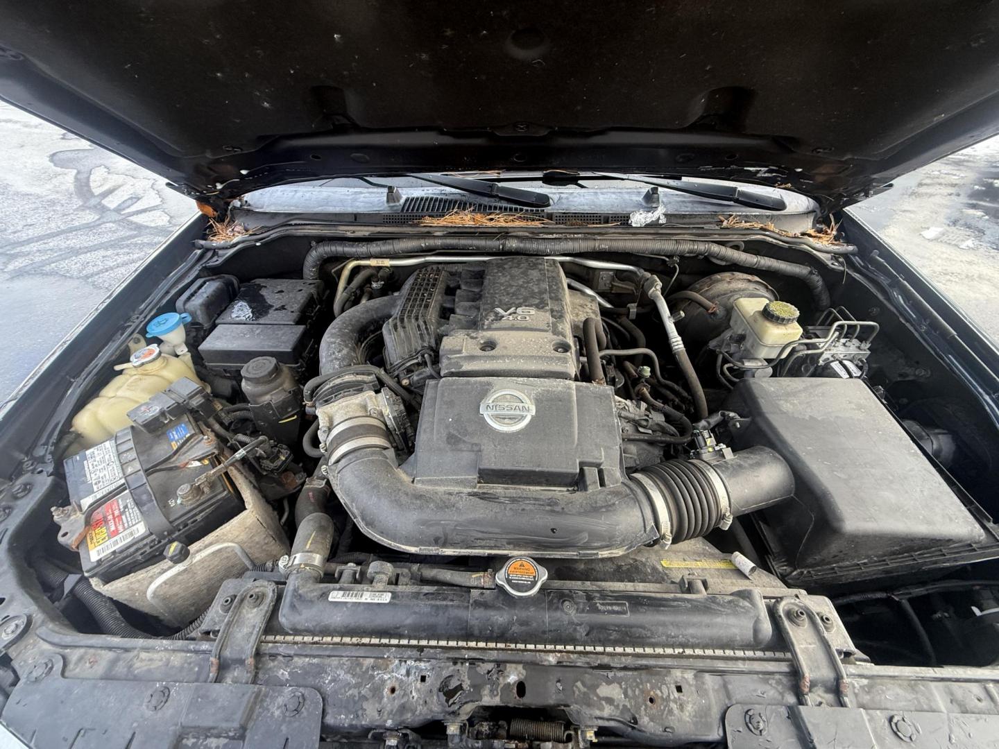 2015 Blue /Gray Nissan Frontier SV Crew Cab 5AT 4WD (1N6AD0EV1FN) with an 4.0L V6 DOHC 24V engine, Automatic transmission, located at 11115 Chardon Rd. , Chardon, OH, 44024, (440) 214-9705, 41.580246, -81.241943 - One Owner ---- 2015 Nissan Frontier SV Crew Cab 4WD – Rugged Durability, Smart Features, and Trusted Capability Tackle every job and adventure with confidence in this 2015 Nissan Frontier SV Crew Cab 4WD. Powered by a robust 4.0L V6 engine and a smooth 5-speed automatic transmission, this truck - Photo#6