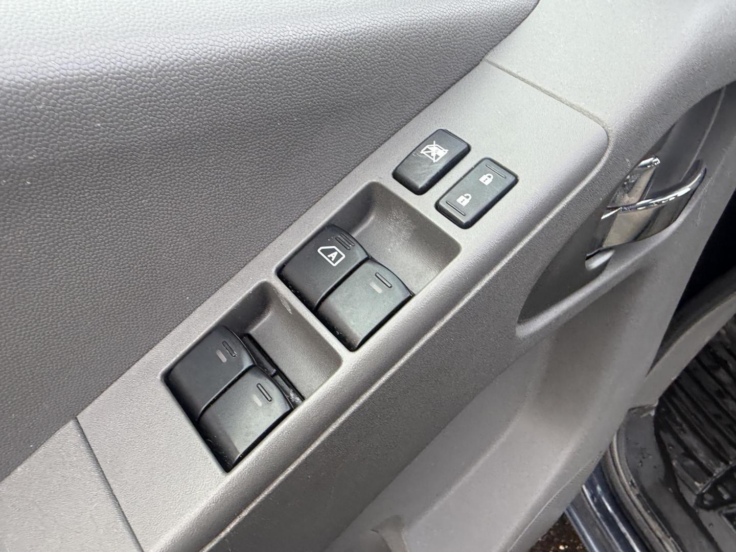 2015 Blue /Gray Nissan Frontier SV Crew Cab 5AT 4WD (1N6AD0EV1FN) with an 4.0L V6 DOHC 24V engine, Automatic transmission, located at 11115 Chardon Rd. , Chardon, OH, 44024, (440) 214-9705, 41.580246, -81.241943 - One Owner ---- 2015 Nissan Frontier SV Crew Cab 4WD – Rugged Durability, Smart Features, and Trusted Capability Tackle every job and adventure with confidence in this 2015 Nissan Frontier SV Crew Cab 4WD. Powered by a robust 4.0L V6 engine and a smooth 5-speed automatic transmission, this truck - Photo#27