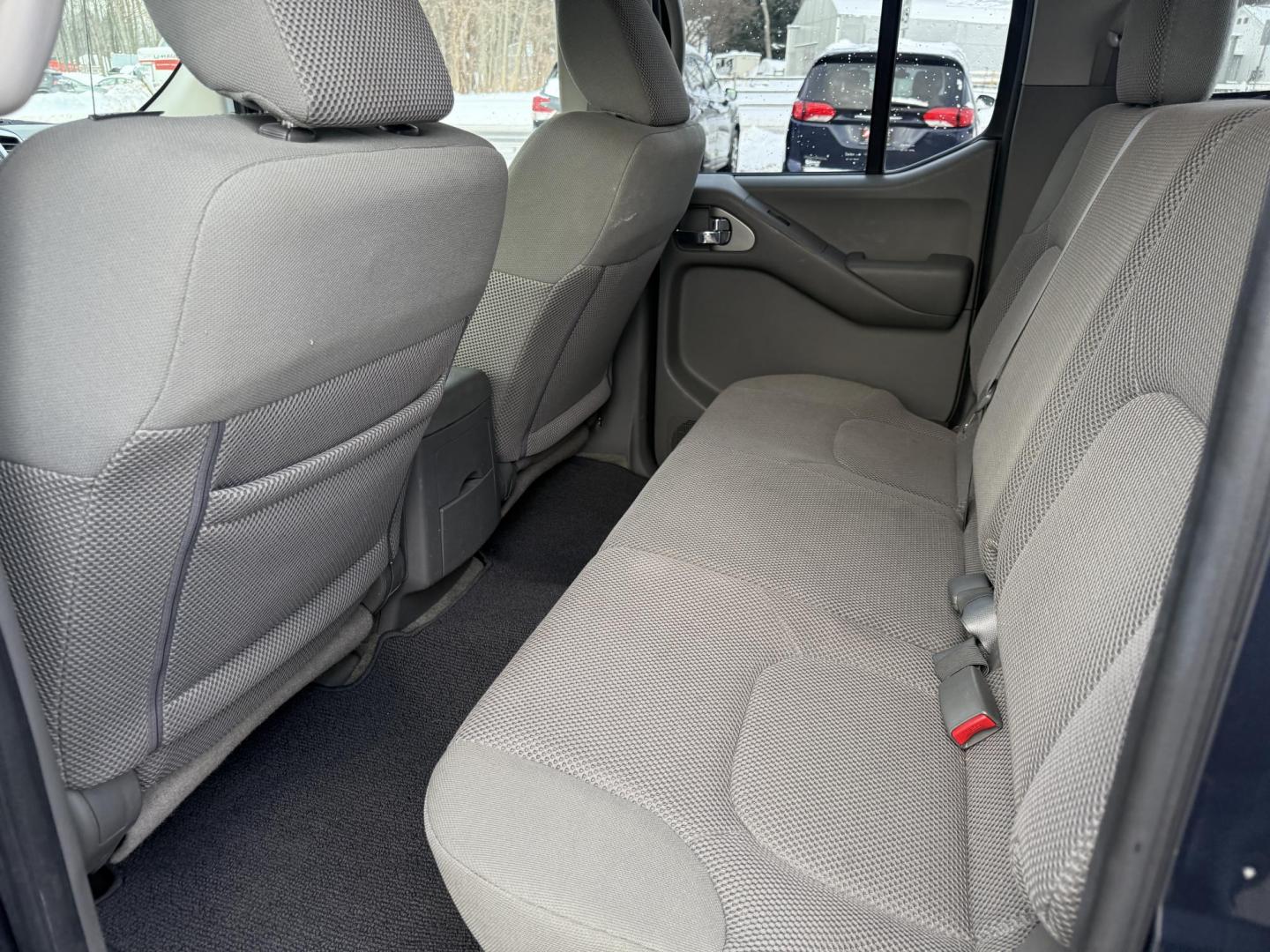 2015 Blue /Gray Nissan Frontier SV Crew Cab 5AT 4WD (1N6AD0EV1FN) with an 4.0L V6 DOHC 24V engine, Automatic transmission, located at 11115 Chardon Rd. , Chardon, OH, 44024, (440) 214-9705, 41.580246, -81.241943 - One Owner ---- 2015 Nissan Frontier SV Crew Cab 4WD – Rugged Durability, Smart Features, and Trusted Capability Tackle every job and adventure with confidence in this 2015 Nissan Frontier SV Crew Cab 4WD. Powered by a robust 4.0L V6 engine and a smooth 5-speed automatic transmission, this truck - Photo#33