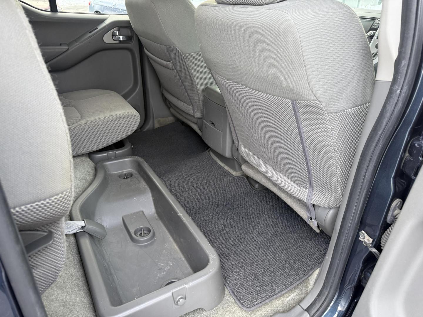 2015 Blue /Gray Nissan Frontier SV Crew Cab 5AT 4WD (1N6AD0EV1FN) with an 4.0L V6 DOHC 24V engine, Automatic transmission, located at 11115 Chardon Rd. , Chardon, OH, 44024, (440) 214-9705, 41.580246, -81.241943 - One Owner ---- 2015 Nissan Frontier SV Crew Cab 4WD – Rugged Durability, Smart Features, and Trusted Capability Tackle every job and adventure with confidence in this 2015 Nissan Frontier SV Crew Cab 4WD. Powered by a robust 4.0L V6 engine and a smooth 5-speed automatic transmission, this truck - Photo#36