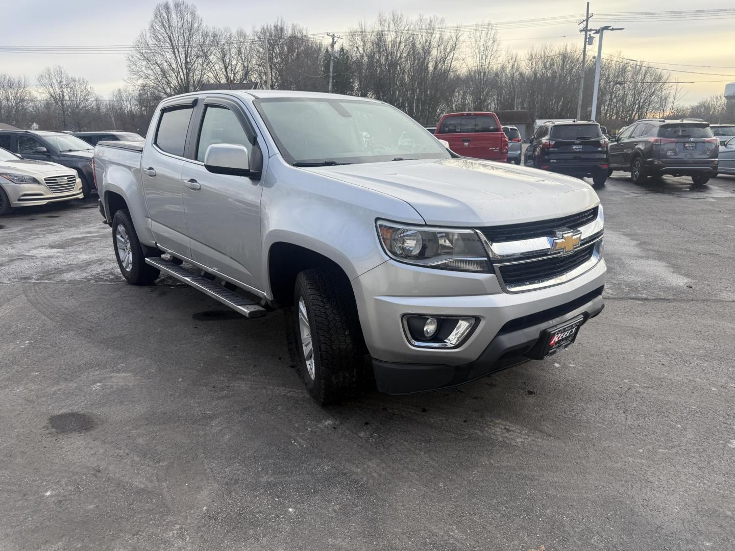 2015 Silver /Gray Chevrolet Colorado LT Crew Cab 4WD Short Box (1GCGTBE31F1) with an 3.6L V6 DOHC 24V GAS engine, Automatic transmission, located at 547 E. Main St., Orwell, OH, 44076, (440) 437-5893, 41.535435, -80.847855 - 2015 Chevrolet Colorado LT Crew Cab 4WD – Powerful Capability, Modern Comfort, and Impressive Efficiency Take on any challenge with confidence in this 2015 Chevrolet Colorado LT Crew Cab 4WD. Equipped with a robust 3.6L V6 engine and a smooth 6-speed automatic transmission, this Colorado delive - Photo#2
