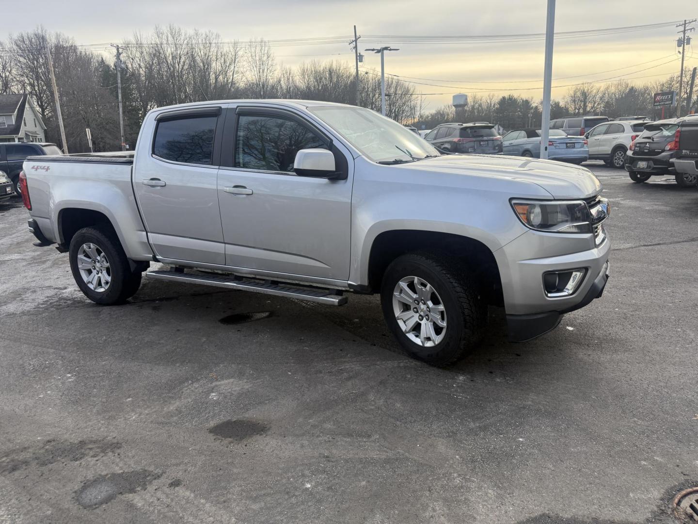 2015 Silver /Gray Chevrolet Colorado LT Crew Cab 4WD Short Box (1GCGTBE31F1) with an 3.6L V6 DOHC 24V GAS engine, Automatic transmission, located at 547 E. Main St., Orwell, OH, 44076, (440) 437-5893, 41.535435, -80.847855 - 2015 Chevrolet Colorado LT Crew Cab 4WD – Powerful Capability, Modern Comfort, and Impressive Efficiency Take on any challenge with confidence in this 2015 Chevrolet Colorado LT Crew Cab 4WD. Equipped with a robust 3.6L V6 engine and a smooth 6-speed automatic transmission, this Colorado delive - Photo#3