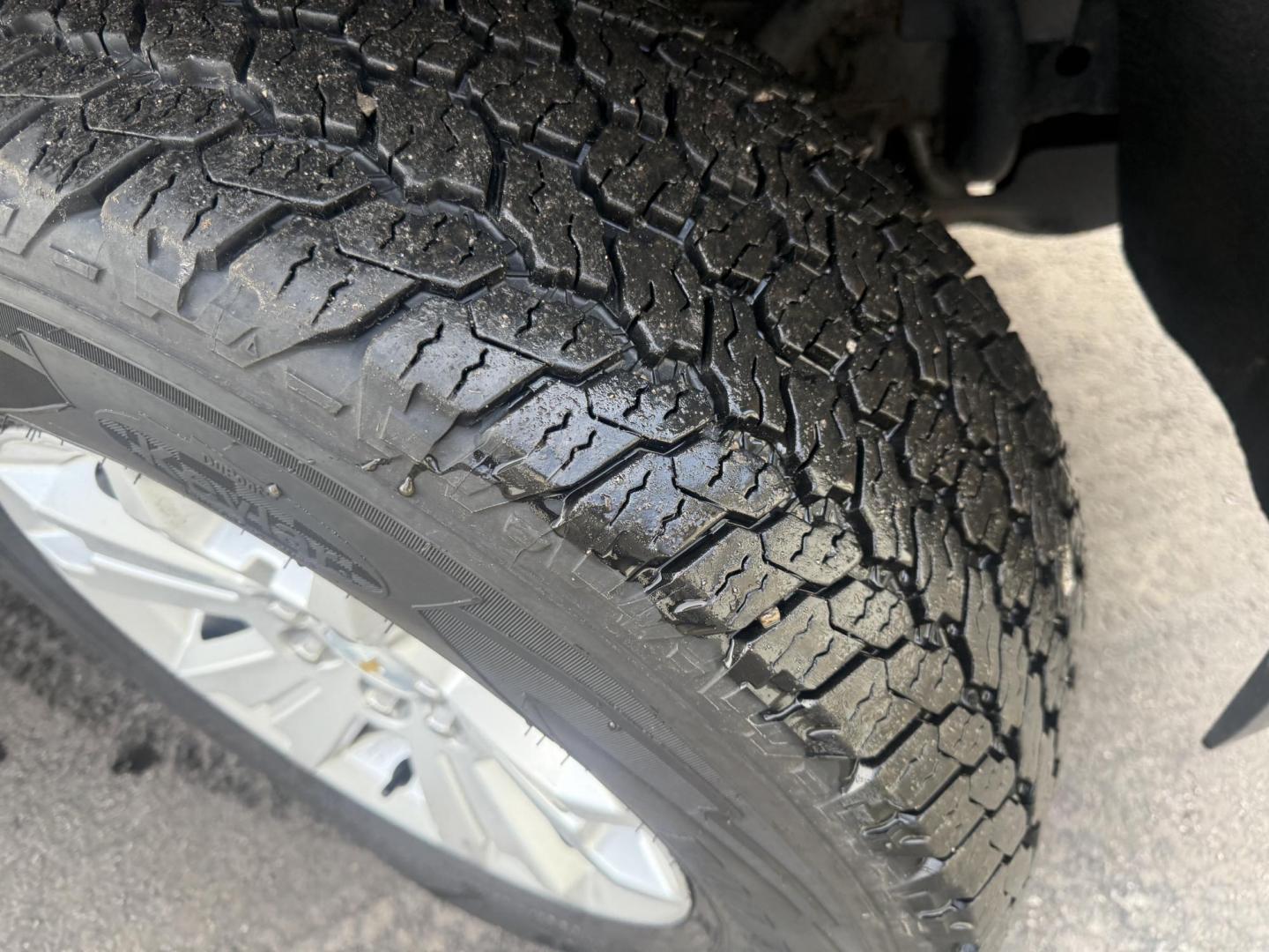 2015 Silver /Gray Chevrolet Colorado LT Crew Cab 4WD Short Box (1GCGTBE31F1) with an 3.6L V6 DOHC 24V GAS engine, Automatic transmission, located at 547 E. Main St., Orwell, OH, 44076, (440) 437-5893, 41.535435, -80.847855 - 2015 Chevrolet Colorado LT Crew Cab 4WD – Powerful Capability, Modern Comfort, and Impressive Efficiency Take on any challenge with confidence in this 2015 Chevrolet Colorado LT Crew Cab 4WD. Equipped with a robust 3.6L V6 engine and a smooth 6-speed automatic transmission, this Colorado delive - Photo#5