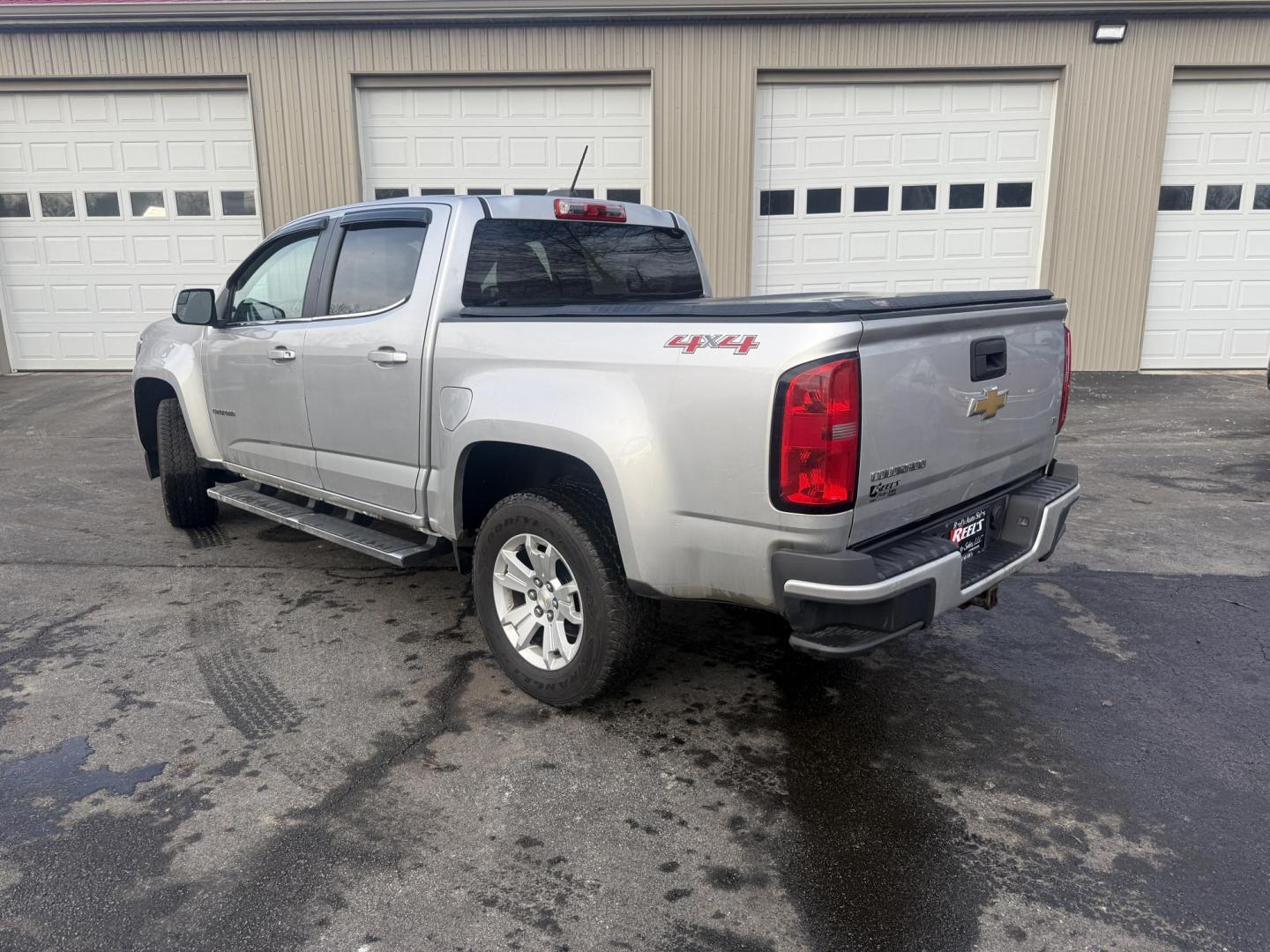 2015 Silver /Gray Chevrolet Colorado LT Crew Cab 4WD Short Box (1GCGTBE31F1) with an 3.6L V6 DOHC 24V GAS engine, Automatic transmission, located at 547 E. Main St., Orwell, OH, 44076, (440) 437-5893, 41.535435, -80.847855 - 2015 Chevrolet Colorado LT Crew Cab 4WD – Powerful Capability, Modern Comfort, and Impressive Efficiency Take on any challenge with confidence in this 2015 Chevrolet Colorado LT Crew Cab 4WD. Equipped with a robust 3.6L V6 engine and a smooth 6-speed automatic transmission, this Colorado delive - Photo#22