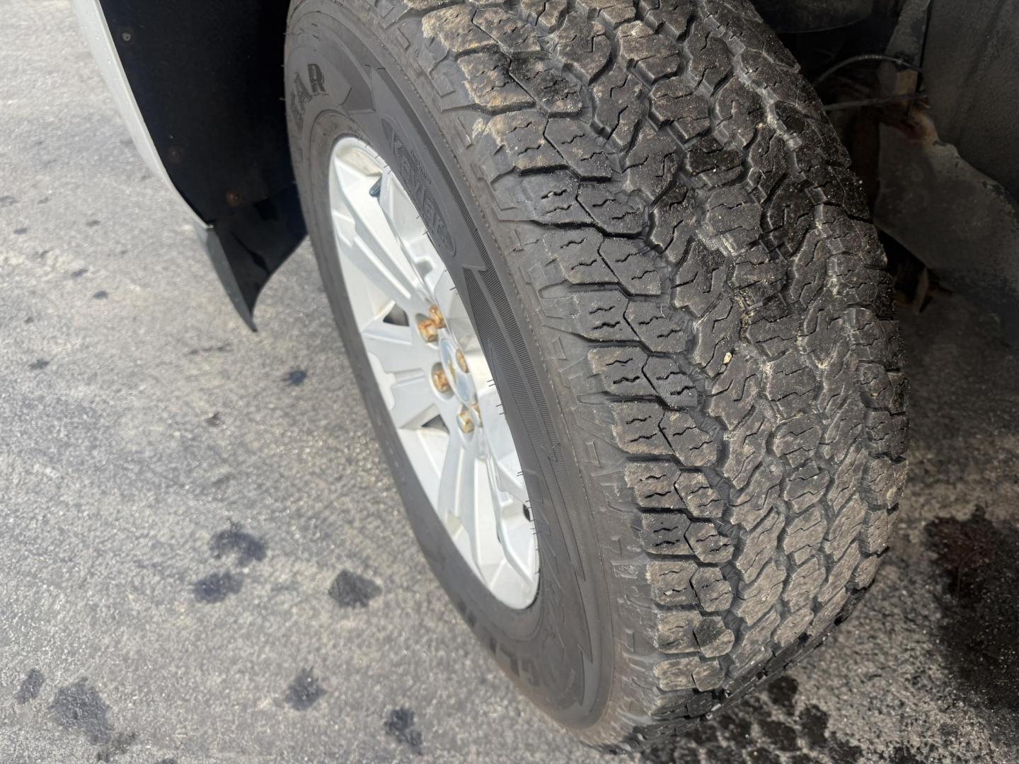 2015 Silver /Gray Chevrolet Colorado LT Crew Cab 4WD Short Box (1GCGTBE31F1) with an 3.6L V6 DOHC 24V GAS engine, Automatic transmission, located at 547 E. Main St., Orwell, OH, 44076, (440) 437-5893, 41.535435, -80.847855 - 2015 Chevrolet Colorado LT Crew Cab 4WD – Powerful Capability, Modern Comfort, and Impressive Efficiency Take on any challenge with confidence in this 2015 Chevrolet Colorado LT Crew Cab 4WD. Equipped with a robust 3.6L V6 engine and a smooth 6-speed automatic transmission, this Colorado delive - Photo#26