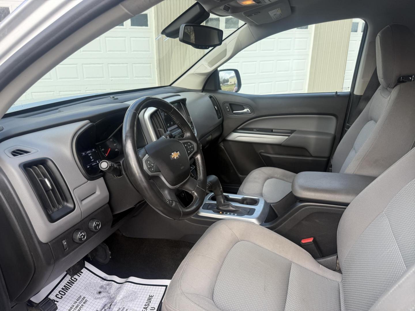 2015 Silver /Gray Chevrolet Colorado LT Crew Cab 4WD Short Box (1GCGTBE31F1) with an 3.6L V6 DOHC 24V GAS engine, Automatic transmission, located at 547 E. Main St., Orwell, OH, 44076, (440) 437-5893, 41.535435, -80.847855 - 2015 Chevrolet Colorado LT Crew Cab 4WD – Powerful Capability, Modern Comfort, and Impressive Efficiency Take on any challenge with confidence in this 2015 Chevrolet Colorado LT Crew Cab 4WD. Equipped with a robust 3.6L V6 engine and a smooth 6-speed automatic transmission, this Colorado delive - Photo#8
