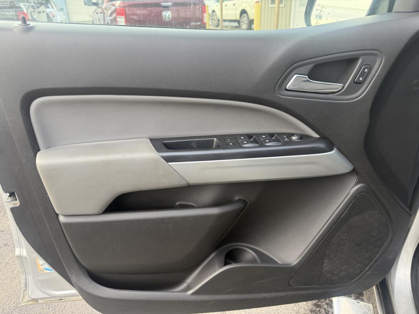 2015 Silver /Gray Chevrolet Colorado LT Crew Cab 4WD Short Box (1GCGTBE31F1) with an 3.6L V6 DOHC 24V GAS engine, Automatic transmission, located at 547 E. Main St., Orwell, OH, 44076, (440) 437-5893, 41.535435, -80.847855 - 2015 Chevrolet Colorado LT Crew Cab 4WD – Powerful Capability, Modern Comfort, and Impressive Efficiency Take on any challenge with confidence in this 2015 Chevrolet Colorado LT Crew Cab 4WD. Equipped with a robust 3.6L V6 engine and a smooth 6-speed automatic transmission, this Colorado delive - Photo#28