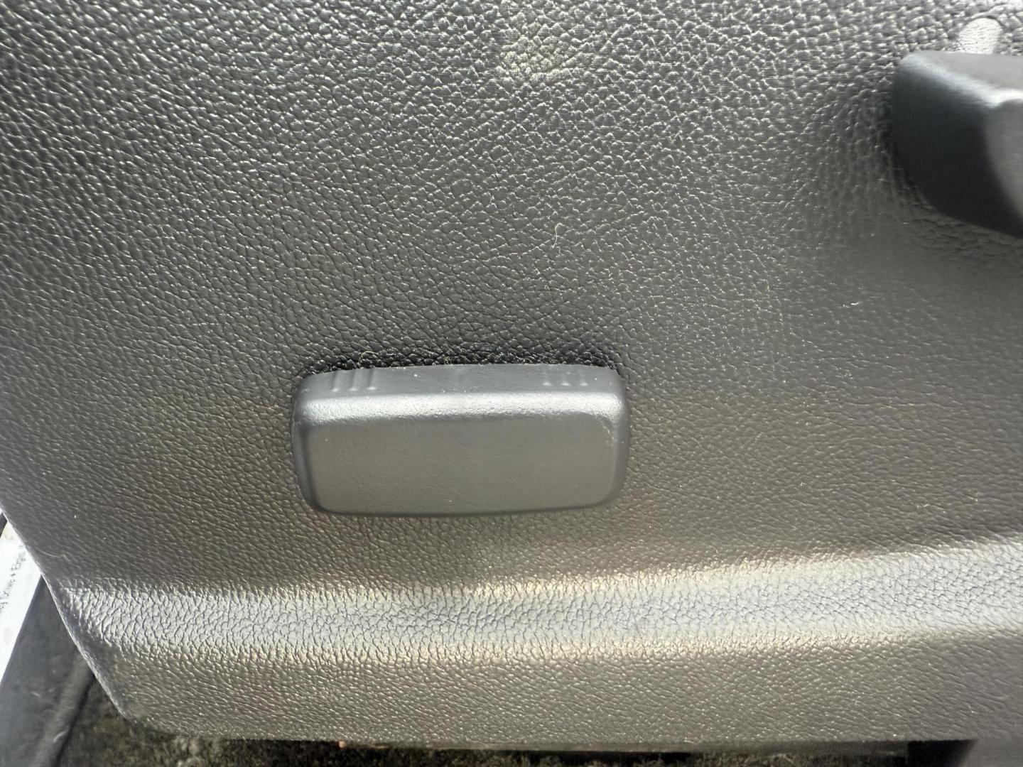 2015 Silver /Gray Chevrolet Colorado LT Crew Cab 4WD Short Box (1GCGTBE31F1) with an 3.6L V6 DOHC 24V GAS engine, Automatic transmission, located at 547 E. Main St., Orwell, OH, 44076, (440) 437-5893, 41.535435, -80.847855 - 2015 Chevrolet Colorado LT Crew Cab 4WD – Powerful Capability, Modern Comfort, and Impressive Efficiency Take on any challenge with confidence in this 2015 Chevrolet Colorado LT Crew Cab 4WD. Equipped with a robust 3.6L V6 engine and a smooth 6-speed automatic transmission, this Colorado delive - Photo#31