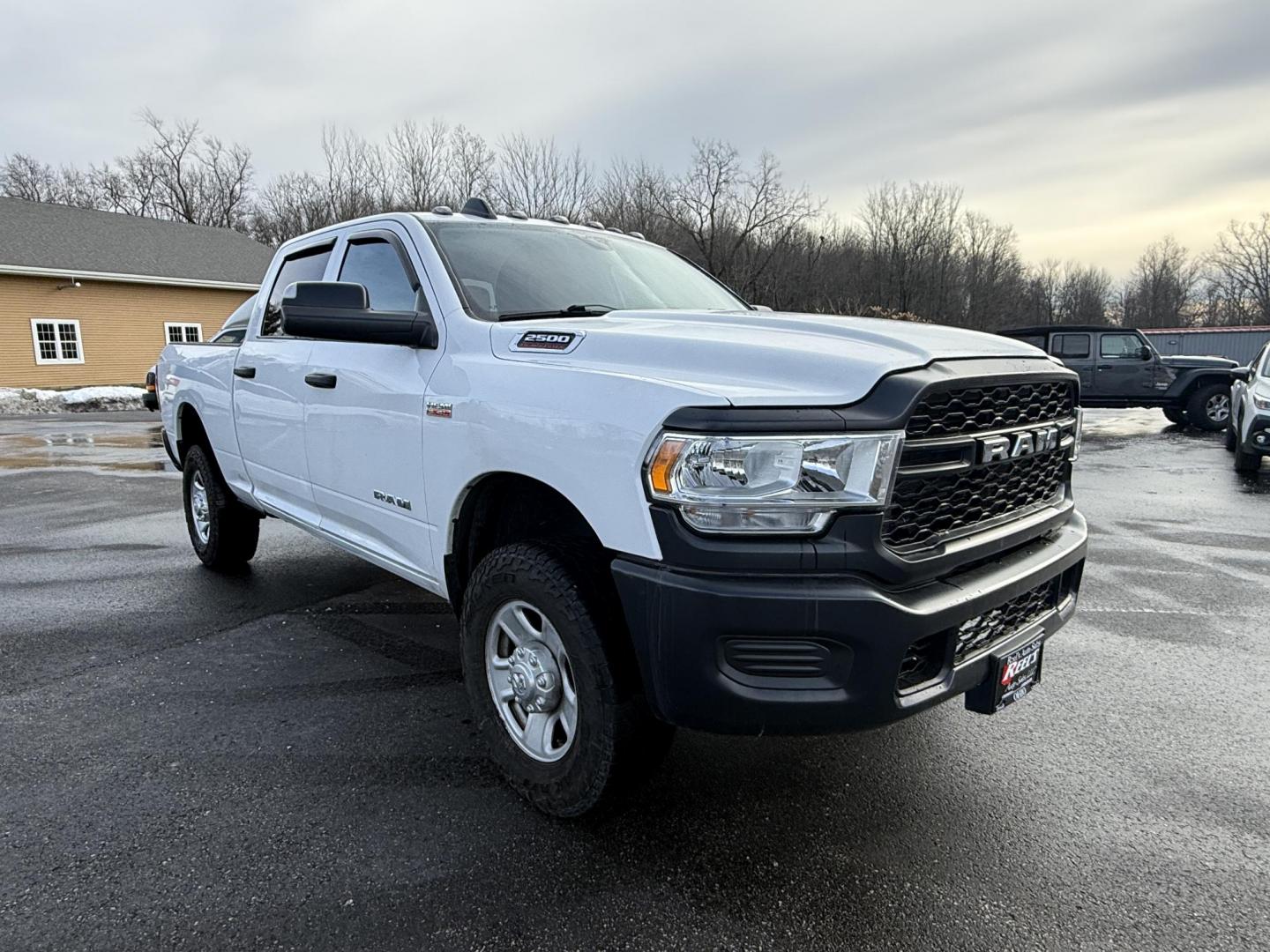 2022 White /Black RAM 2500 Tradesman Crew Cab SWB 4WD (3C6UR5CJ5NG) with an 6.4L V8 engine, Automatic transmission, located at 11115 Chardon Rd. , Chardon, OH, 44024, (440) 214-9705, 41.580246, -81.241943 - One Owner ---- 2022 Ram 2500 Tradesman Crew Cab 4WD – Heavy-Duty Power, Work-Ready Features, and Unmatched Capability Get the job done right with this 2022 Ram 2500 Tradesman Crew Cab 4WD. Under the hood, the mighty 6.4L HEMI V8 engine pairs with a smooth 8-speed automatic transmission and 3.73 - Photo#3