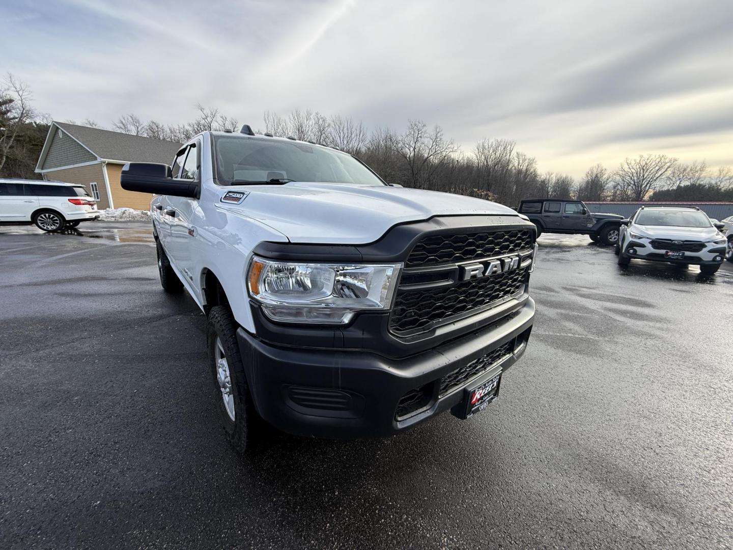 2022 White /Black RAM 2500 Tradesman Crew Cab SWB 4WD (3C6UR5CJ5NG) with an 6.4L V8 engine, Automatic transmission, located at 11115 Chardon Rd. , Chardon, OH, 44024, (440) 214-9705, 41.580246, -81.241943 - One Owner ---- 2022 Ram 2500 Tradesman Crew Cab 4WD – Heavy-Duty Power, Work-Ready Features, and Unmatched Capability Get the job done right with this 2022 Ram 2500 Tradesman Crew Cab 4WD. Under the hood, the mighty 6.4L HEMI V8 engine pairs with a smooth 8-speed automatic transmission and 3.73 - Photo#2