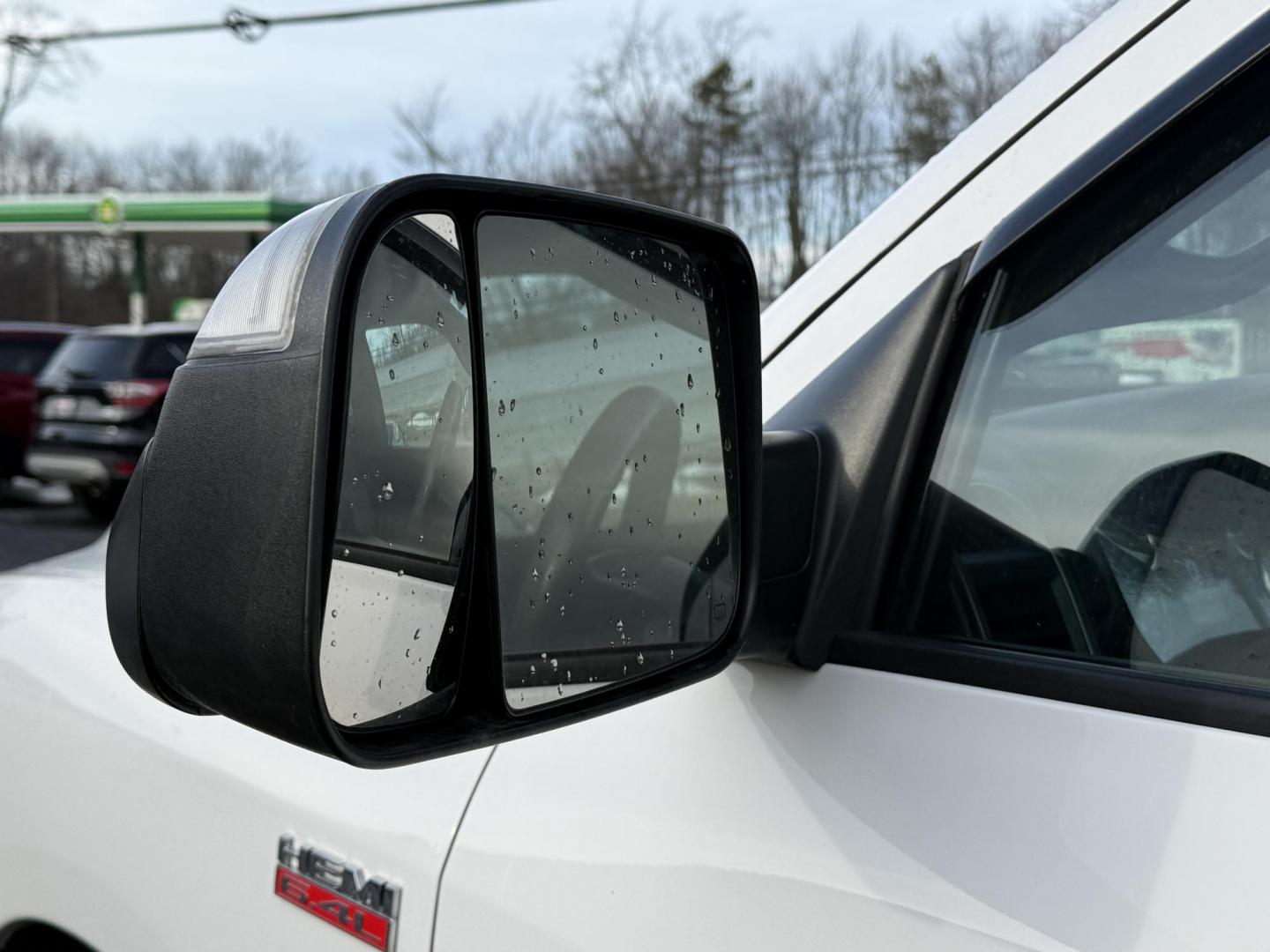 2022 White /Black RAM 2500 Tradesman Crew Cab SWB 4WD (3C6UR5CJ5NG) with an 6.4L V8 engine, Automatic transmission, located at 11115 Chardon Rd. , Chardon, OH, 44024, (440) 214-9705, 41.580246, -81.241943 - One Owner ---- 2022 Ram 2500 Tradesman Crew Cab 4WD – Heavy-Duty Power, Work-Ready Features, and Unmatched Capability Get the job done right with this 2022 Ram 2500 Tradesman Crew Cab 4WD. Under the hood, the mighty 6.4L HEMI V8 engine pairs with a smooth 8-speed automatic transmission and 3.73 - Photo#19