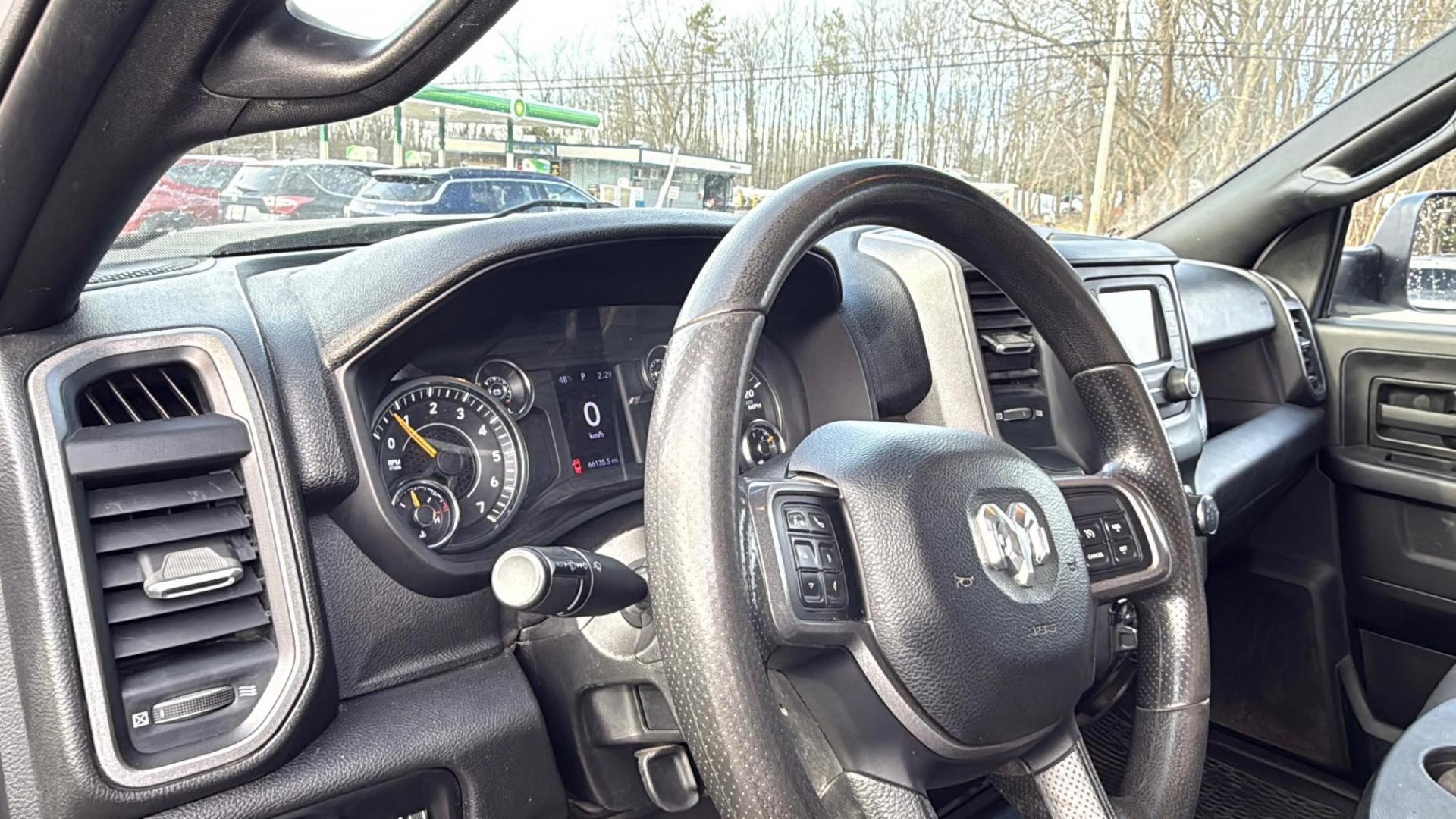 2022 White /Black RAM 2500 Tradesman Crew Cab SWB 4WD (3C6UR5CJ5NG) with an 6.4L V8 engine, Automatic transmission, located at 11115 Chardon Rd. , Chardon, OH, 44024, (440) 214-9705, 41.580246, -81.241943 - One Owner ---- 2022 Ram 2500 Tradesman Crew Cab 4WD – Heavy-Duty Power, Work-Ready Features, and Unmatched Capability Get the job done right with this 2022 Ram 2500 Tradesman Crew Cab 4WD. Under the hood, the mighty 6.4L HEMI V8 engine pairs with a smooth 8-speed automatic transmission and 3.73 - Photo#6