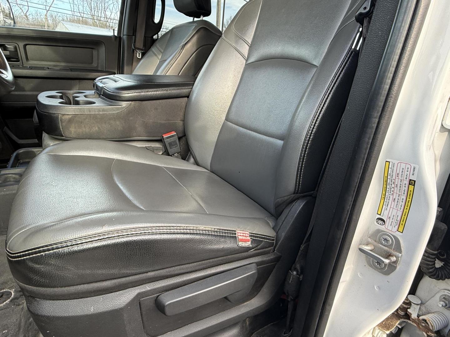 2022 White /Black RAM 2500 Tradesman Crew Cab SWB 4WD (3C6UR5CJ5NG) with an 6.4L V8 engine, Automatic transmission, located at 11115 Chardon Rd. , Chardon, OH, 44024, (440) 214-9705, 41.580246, -81.241943 - One Owner ---- 2022 Ram 2500 Tradesman Crew Cab 4WD – Heavy-Duty Power, Work-Ready Features, and Unmatched Capability Get the job done right with this 2022 Ram 2500 Tradesman Crew Cab 4WD. Under the hood, the mighty 6.4L HEMI V8 engine pairs with a smooth 8-speed automatic transmission and 3.73 - Photo#13