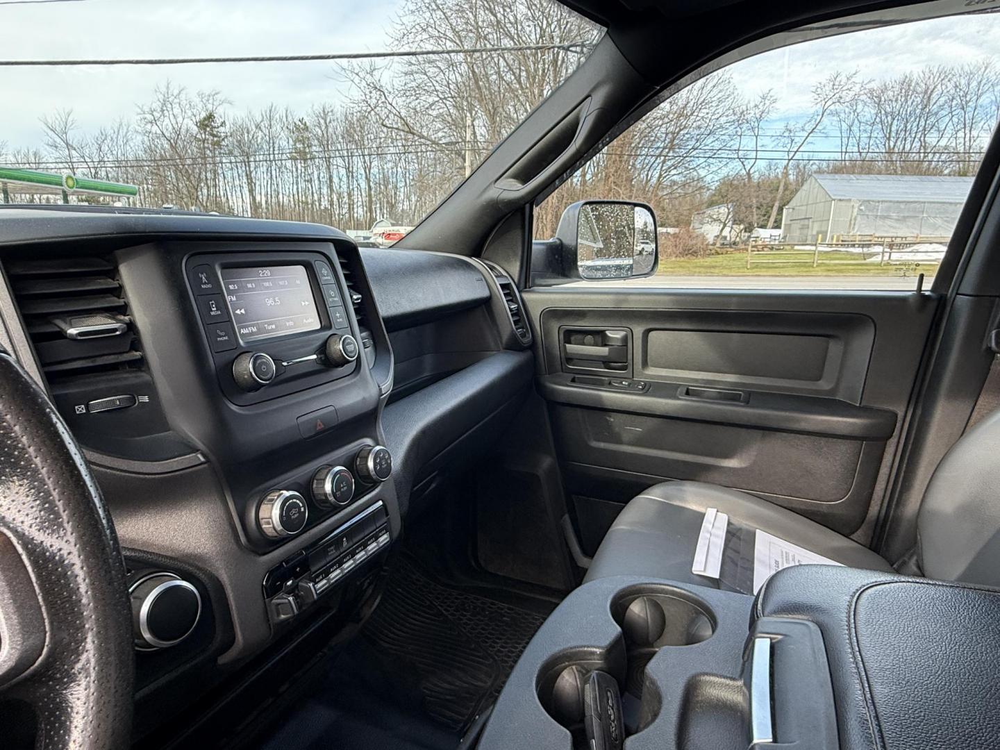 2022 White /Black RAM 2500 Tradesman Crew Cab SWB 4WD (3C6UR5CJ5NG) with an 6.4L V8 engine, Automatic transmission, located at 11115 Chardon Rd. , Chardon, OH, 44024, (440) 214-9705, 41.580246, -81.241943 - One Owner ---- 2022 Ram 2500 Tradesman Crew Cab 4WD – Heavy-Duty Power, Work-Ready Features, and Unmatched Capability Get the job done right with this 2022 Ram 2500 Tradesman Crew Cab 4WD. Under the hood, the mighty 6.4L HEMI V8 engine pairs with a smooth 8-speed automatic transmission and 3.73 - Photo#9