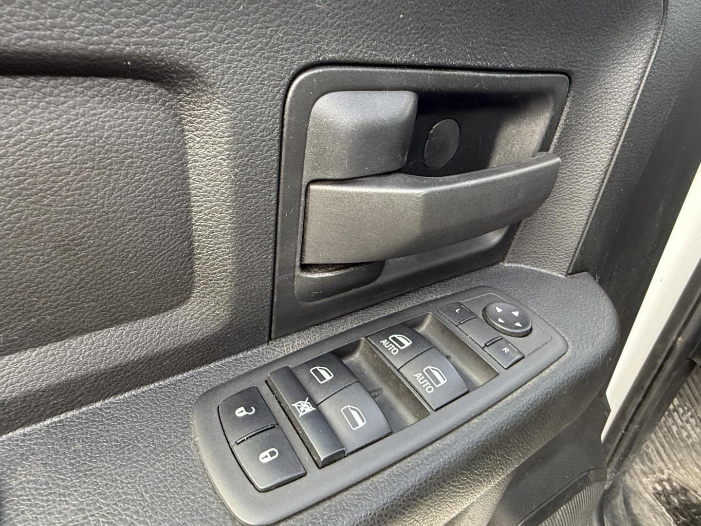 2022 White /Black RAM 2500 Tradesman Crew Cab SWB 4WD (3C6UR5CJ5NG) with an 6.4L V8 engine, Automatic transmission, located at 11115 Chardon Rd. , Chardon, OH, 44024, (440) 214-9705, 41.580246, -81.241943 - One Owner ---- 2022 Ram 2500 Tradesman Crew Cab 4WD – Heavy-Duty Power, Work-Ready Features, and Unmatched Capability Get the job done right with this 2022 Ram 2500 Tradesman Crew Cab 4WD. Under the hood, the mighty 6.4L HEMI V8 engine pairs with a smooth 8-speed automatic transmission and 3.73 - Photo#22