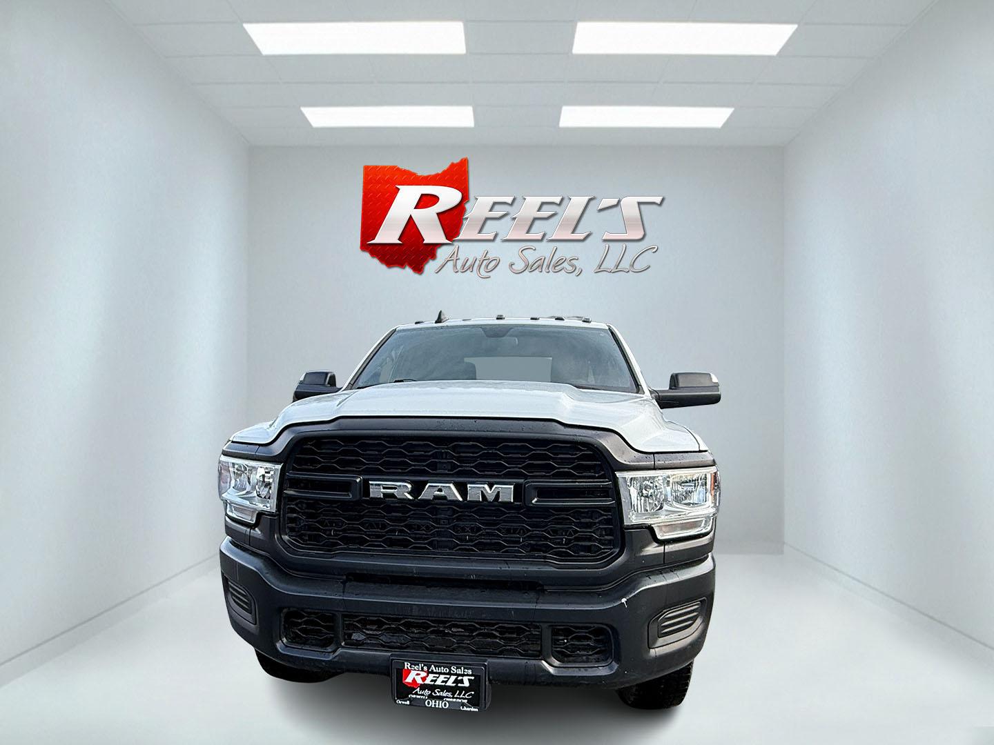 2022 White /Black RAM 2500 Tradesman Crew Cab SWB 4WD (3C6UR5CJ5NG) with an 6.4L V8 engine, Automatic transmission, located at 547 E. Main St., Orwell, OH, 44076, (440) 437-5893, 41.535435, -80.847855 - Photo#1