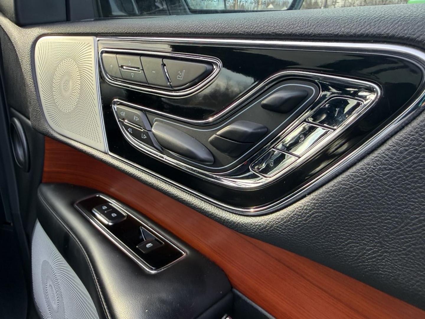 2020 White /Black Lincoln Navigator Reserve 4WD (5LMJJ2LT6LE) with an 3.5L V6 DOHC 24V TWIN TURBO engine, Automatic transmission, located at 11115 Chardon Rd. , Chardon, OH, 44024, (440) 214-9705, 41.580246, -81.241943 - 2020 Lincoln Navigator Reserve 4WD – Unrivaled Luxury, Twin-Turbo Power, and Advanced Technology Experience the ultimate in luxury and capability with this 2020 Lincoln Navigator Reserve 4WD. Beneath the hood, a 3.5L Twin Turbo High Output EcoBoost V6 engine delivers an exhilarating 450 horsepo - Photo#26