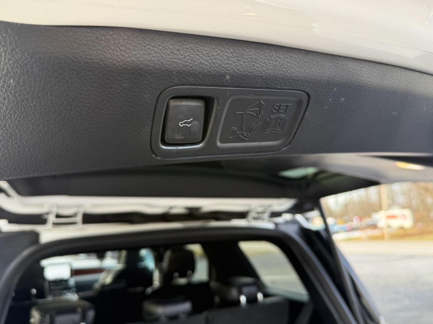 2020 White /Black Lincoln Navigator Reserve 4WD (5LMJJ2LT6LE) with an 3.5L V6 DOHC 24V TWIN TURBO engine, Automatic transmission, located at 11115 Chardon Rd. , Chardon, OH, 44024, (440) 214-9705, 41.580246, -81.241943 - 2020 Lincoln Navigator Reserve 4WD – Unrivaled Luxury, Twin-Turbo Power, and Advanced Technology Experience the ultimate in luxury and capability with this 2020 Lincoln Navigator Reserve 4WD. Beneath the hood, a 3.5L Twin Turbo High Output EcoBoost V6 engine delivers an exhilarating 450 horsepo - Photo#32