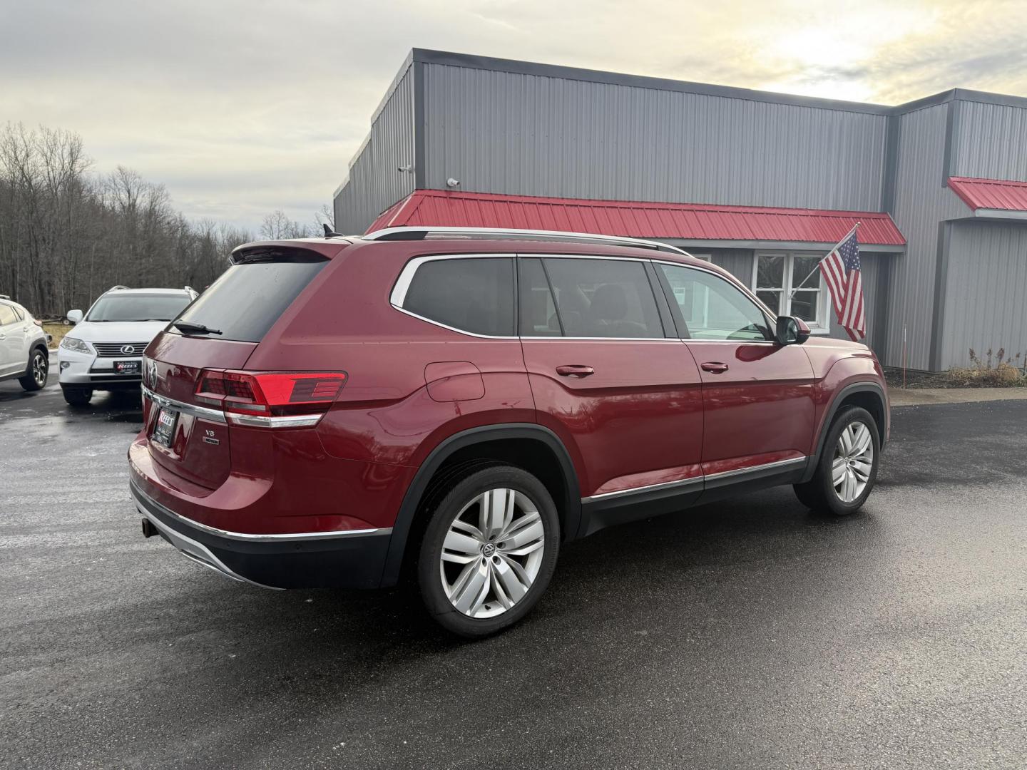 2018 Red /Black Volkswagen Atlas V6 SEL Premium AWD (1V2NR2CA7JC) with an 3.6L V6 DOHC 24V engine, Automatic transmission, located at 11115 Chardon Rd. , Chardon, OH, 44024, (440) 214-9705, 41.580246, -81.241943 - One Owner ---- 2018 Volkswagen Atlas SEL Premium AWD – Refined Luxury, Advanced Safety, and Family-Friendly Versatility Discover the perfect blend of comfort, capability, and technology with this 2018 Volkswagen Atlas SEL Premium AWD. Driven by a powerful 3.6L V6 engine and a smooth 8-speed aut - Photo#17