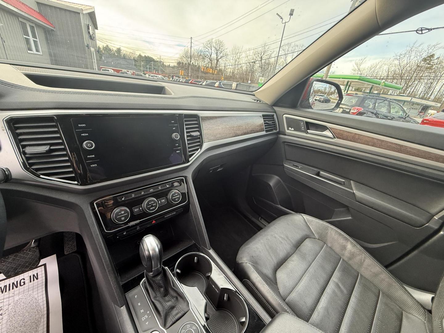 2018 Red /Black Volkswagen Atlas V6 SEL Premium AWD (1V2NR2CA7JC) with an 3.6L V6 DOHC 24V engine, Automatic transmission, located at 11115 Chardon Rd. , Chardon, OH, 44024, (440) 214-9705, 41.580246, -81.241943 - One Owner ---- 2018 Volkswagen Atlas SEL Premium AWD – Refined Luxury, Advanced Safety, and Family-Friendly Versatility Discover the perfect blend of comfort, capability, and technology with this 2018 Volkswagen Atlas SEL Premium AWD. Driven by a powerful 3.6L V6 engine and a smooth 8-speed aut - Photo#9